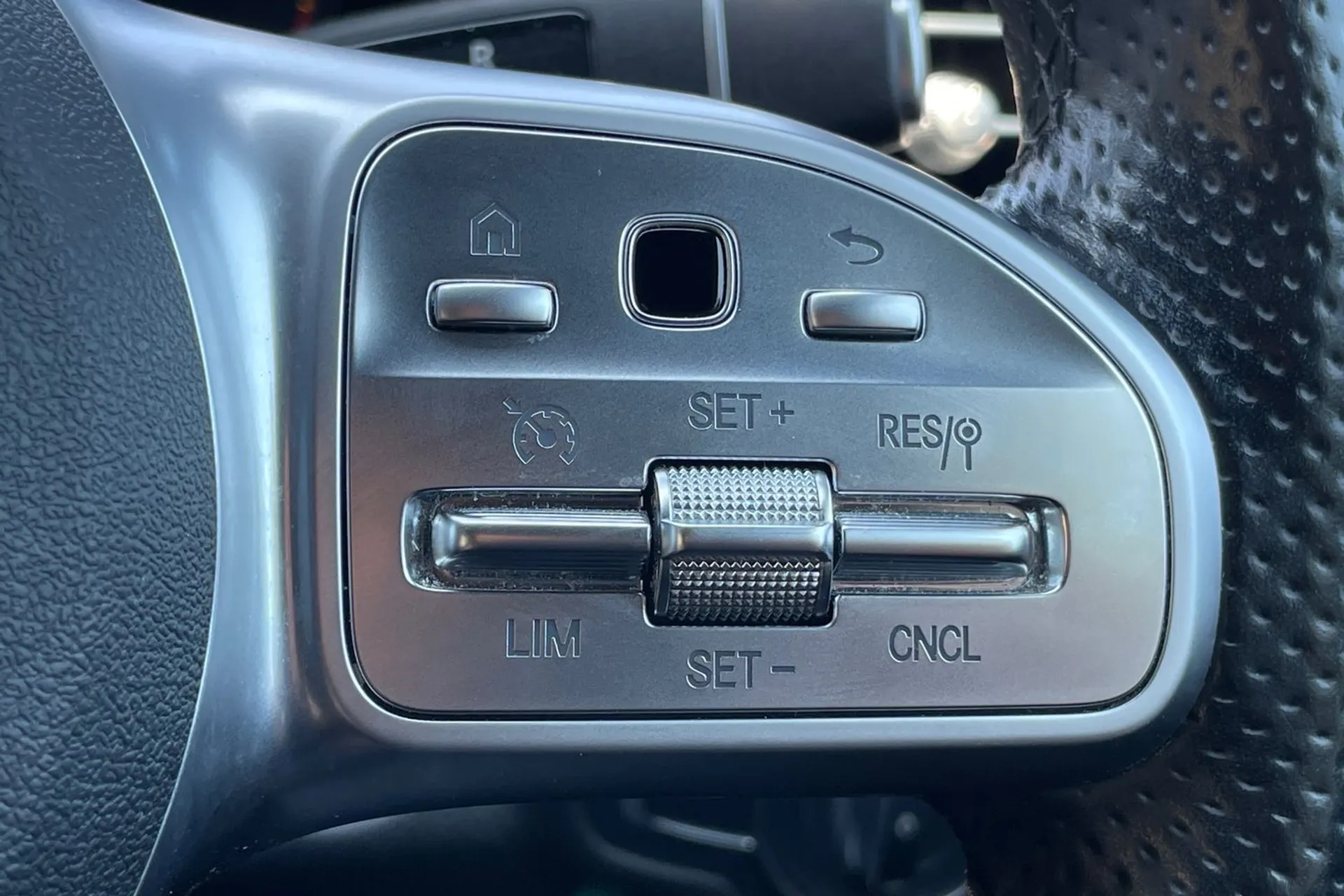 MERCEDES-BENZ C CLASS thumbnail image number 37
