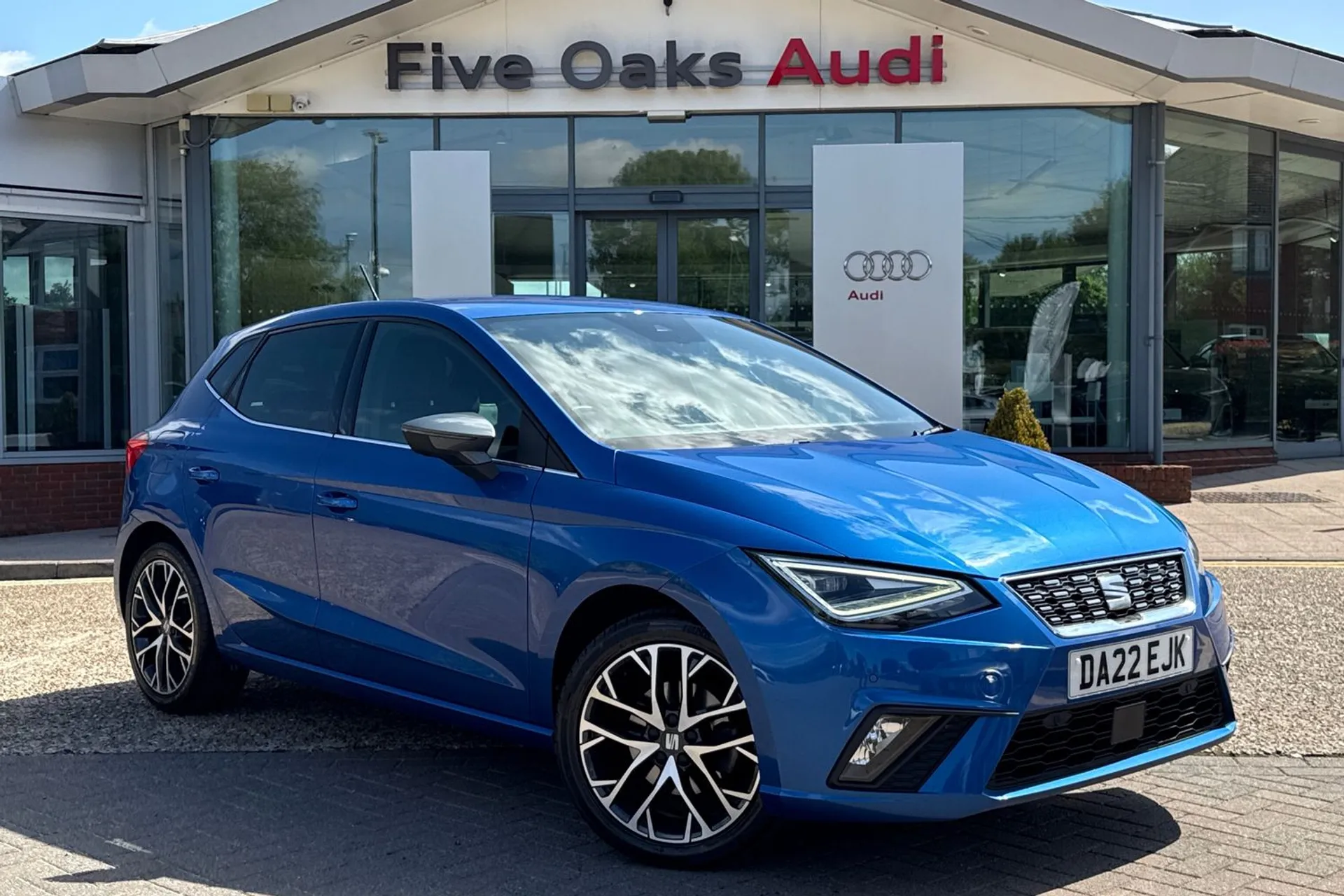 SEAT IBIZA focused image