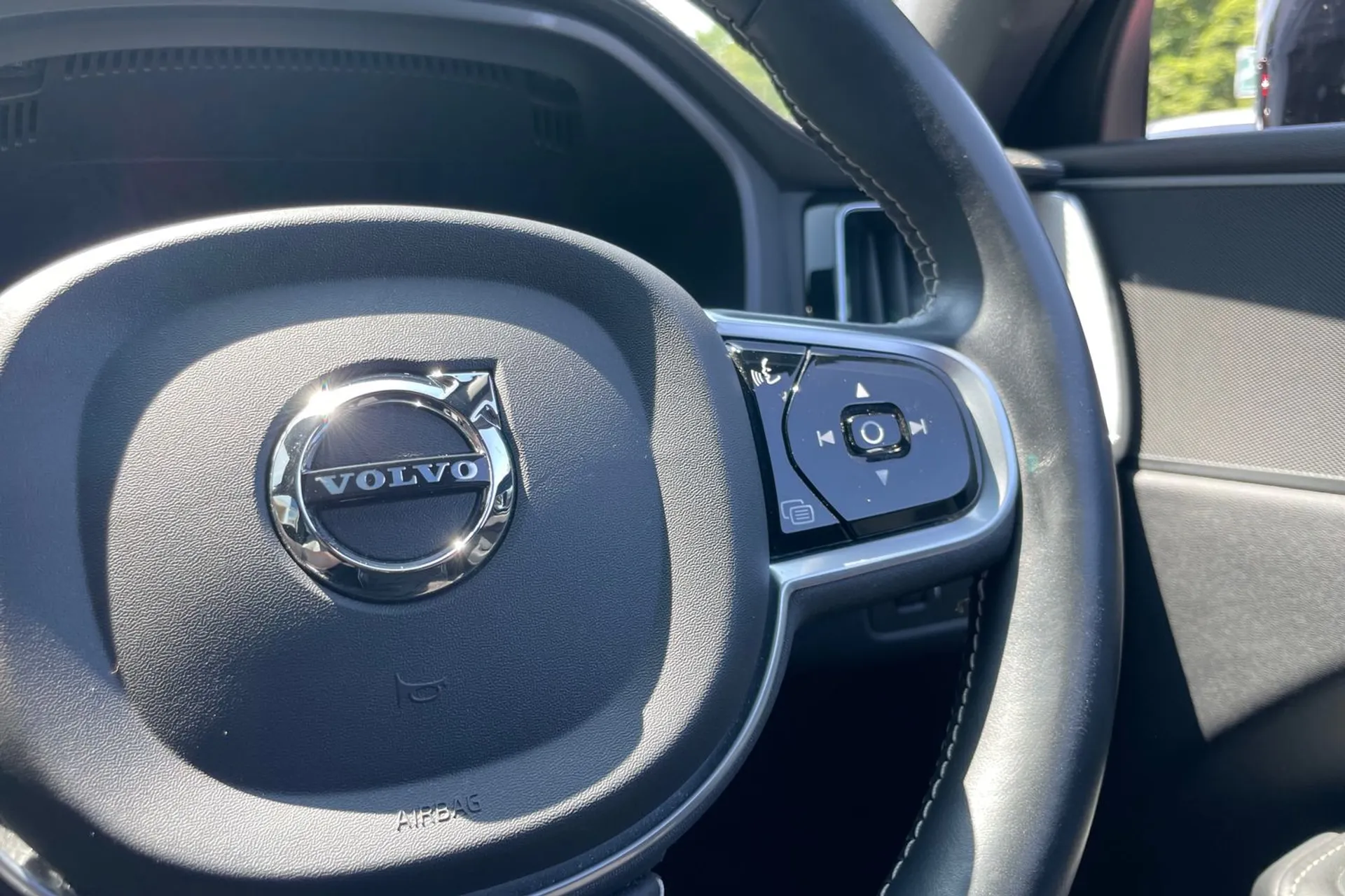 Volvo XC60 thumbnail image number 35