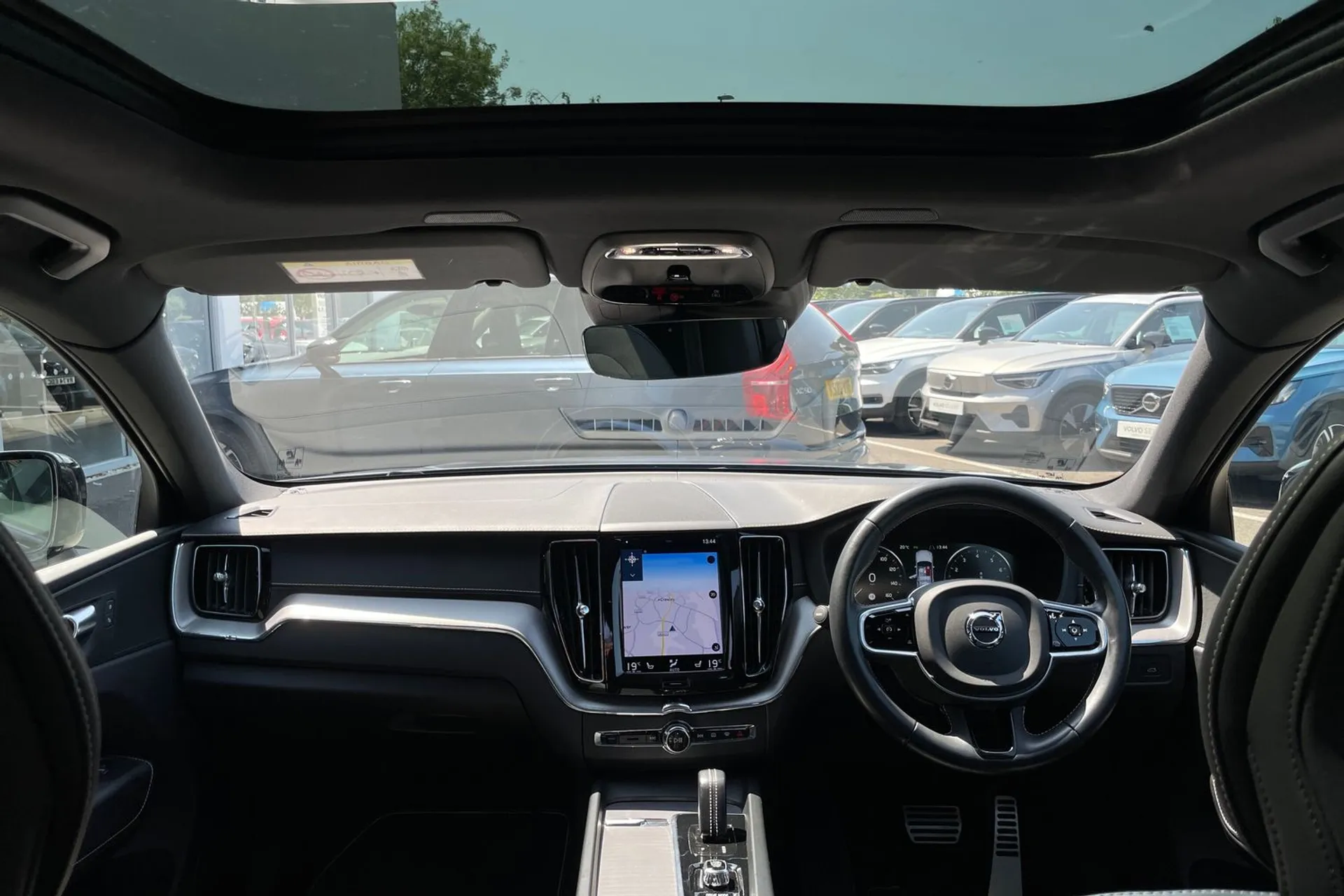 Volvo XC60 thumbnail image number 3