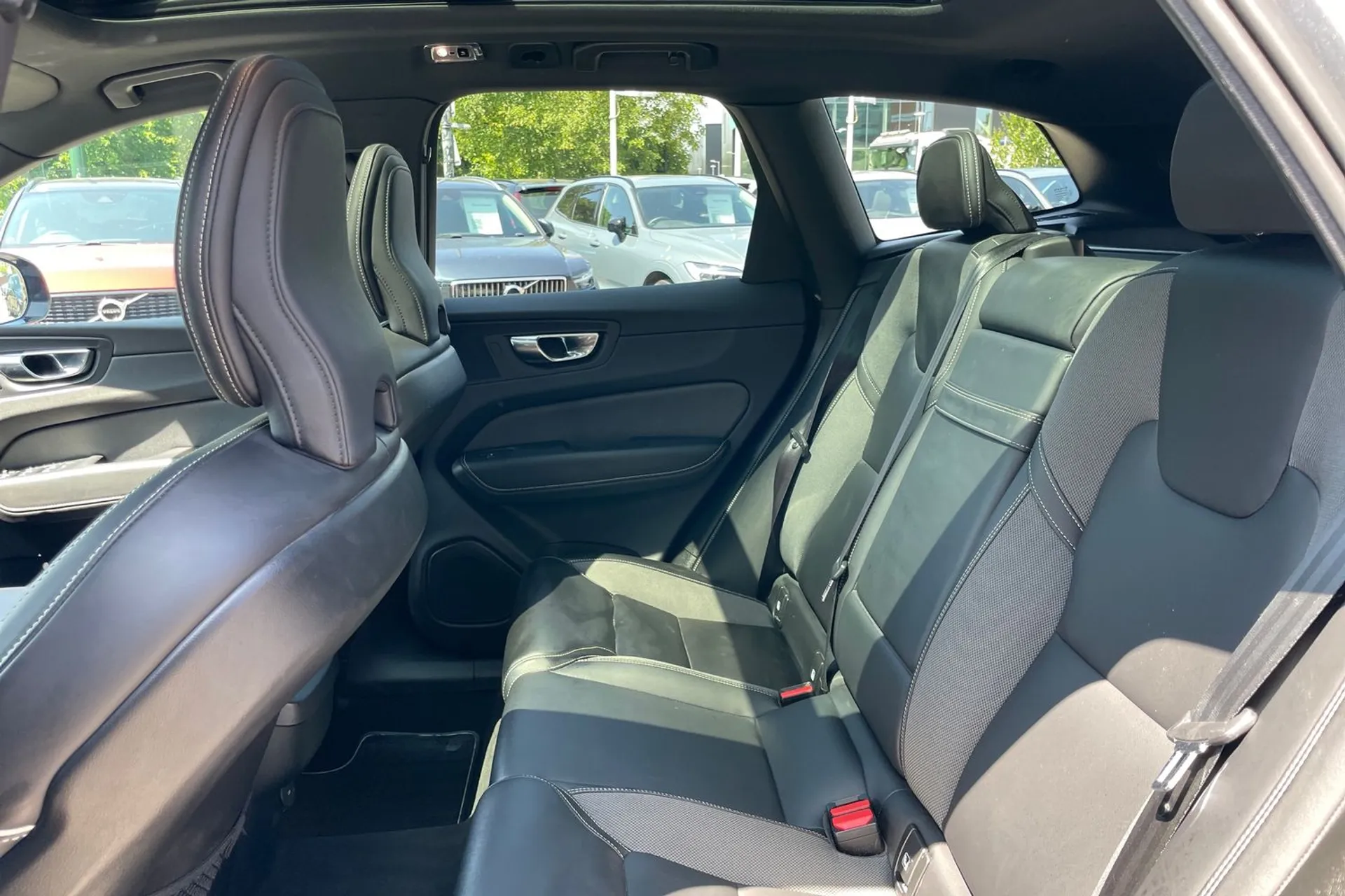 Volvo XC60 thumbnail image number 28