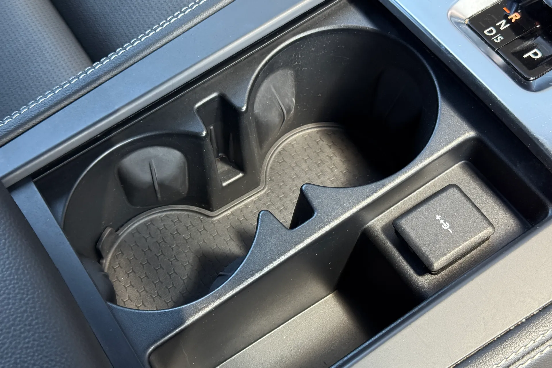 Jaguar F-PACE thumbnail image number 43