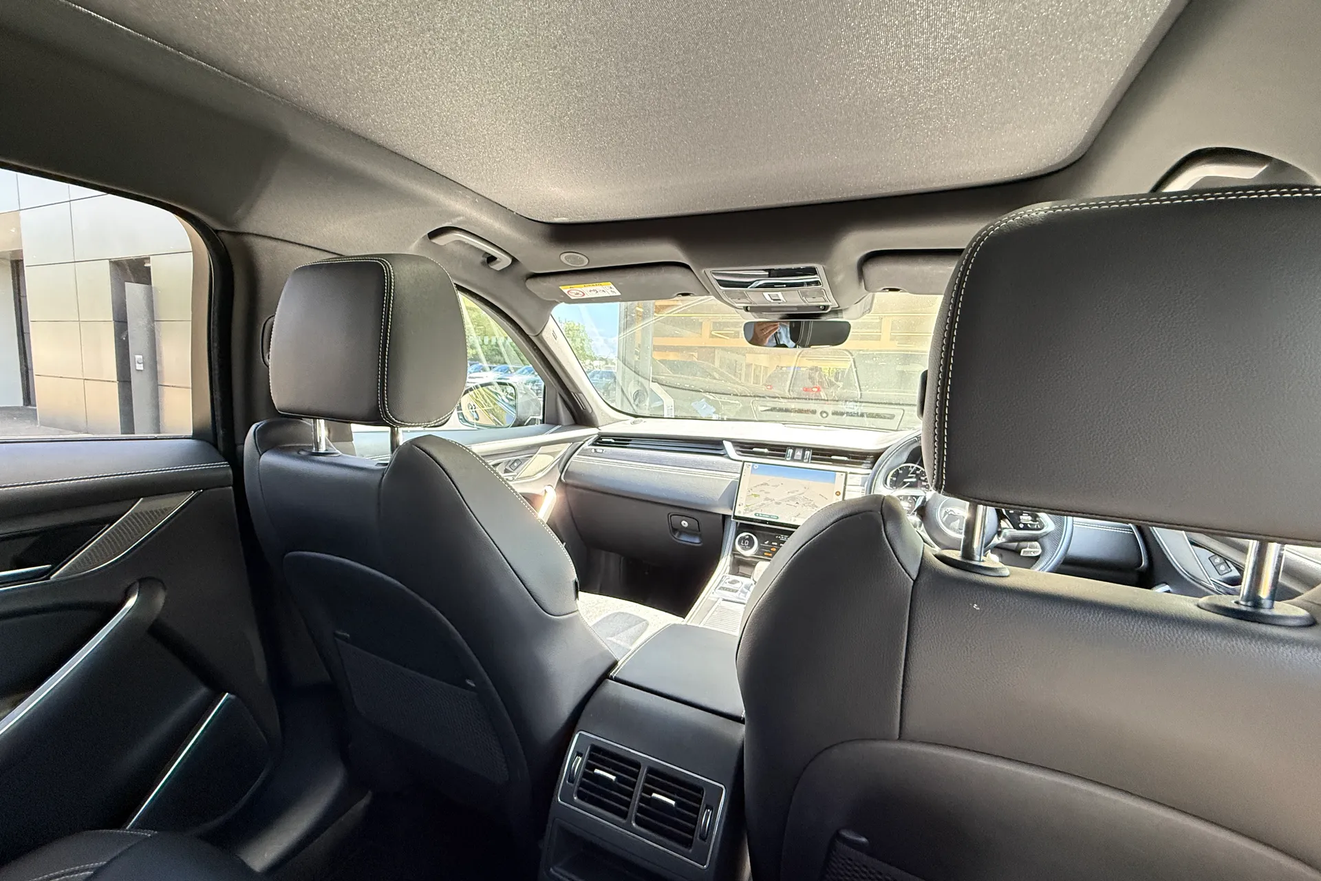 Jaguar F-PACE thumbnail image number 39