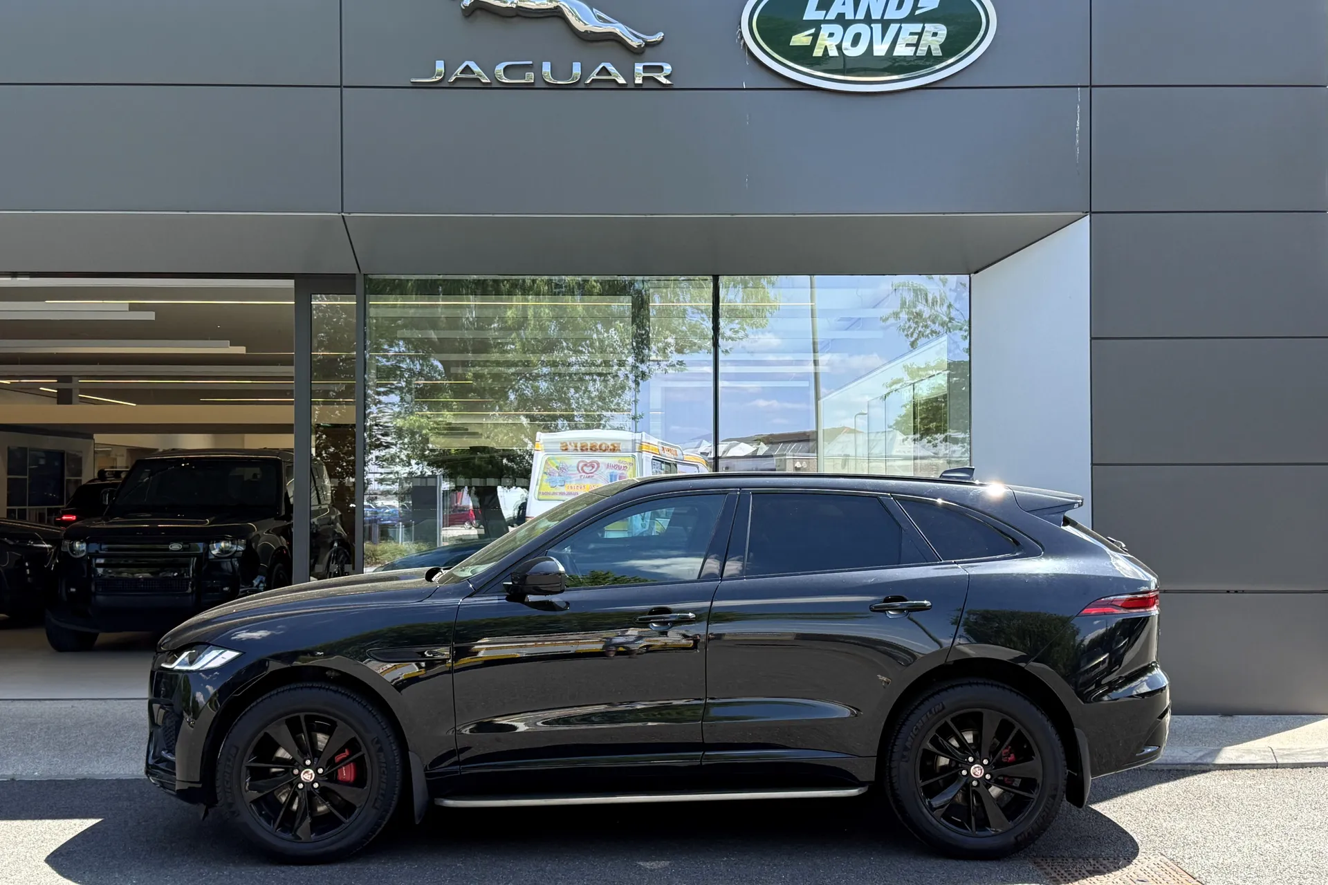 Jaguar F-PACE thumbnail image number 52