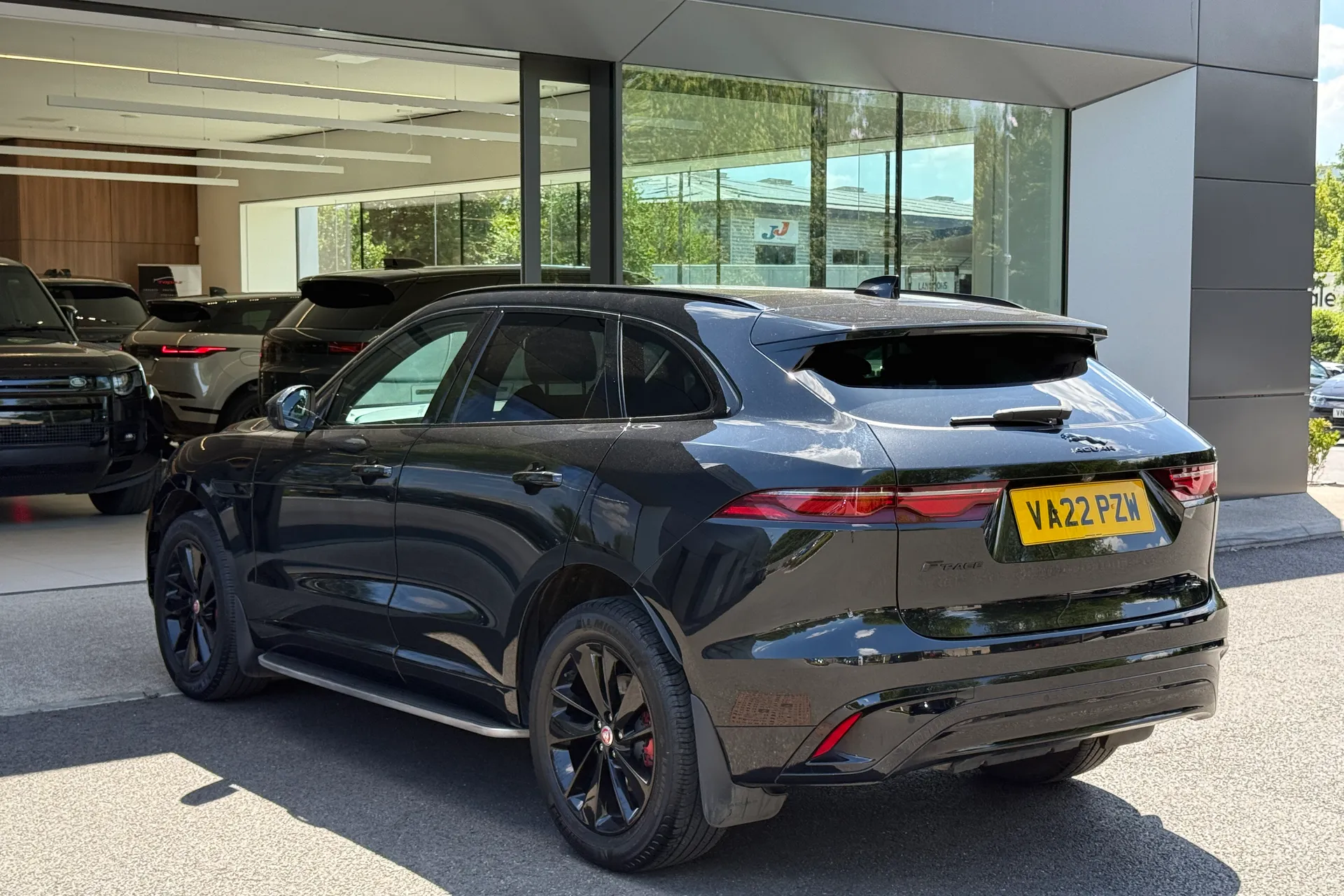 Jaguar F-PACE thumbnail image number 19