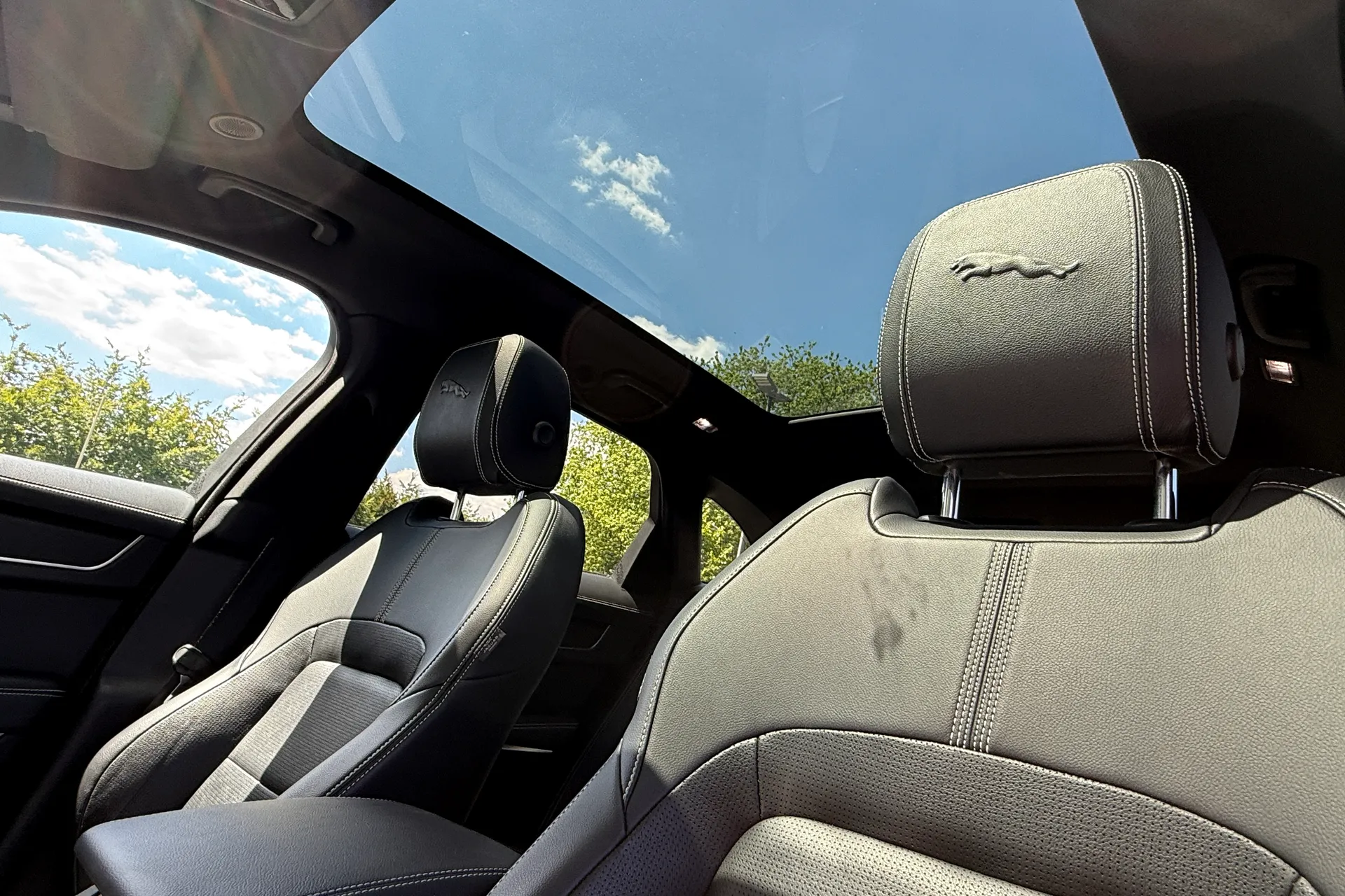 Jaguar F-PACE thumbnail image number 4