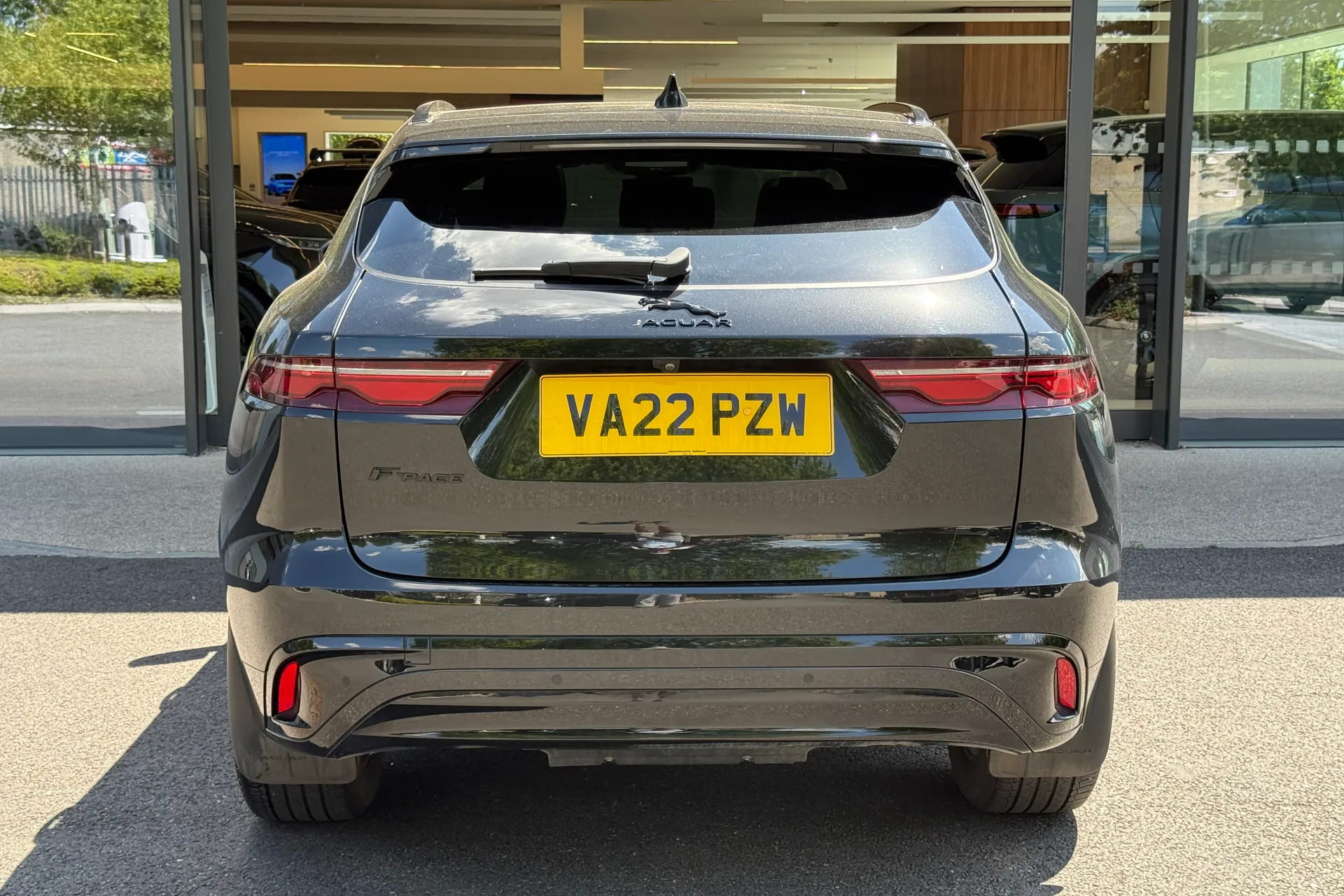 Jaguar F-PACE thumbnail image number 18