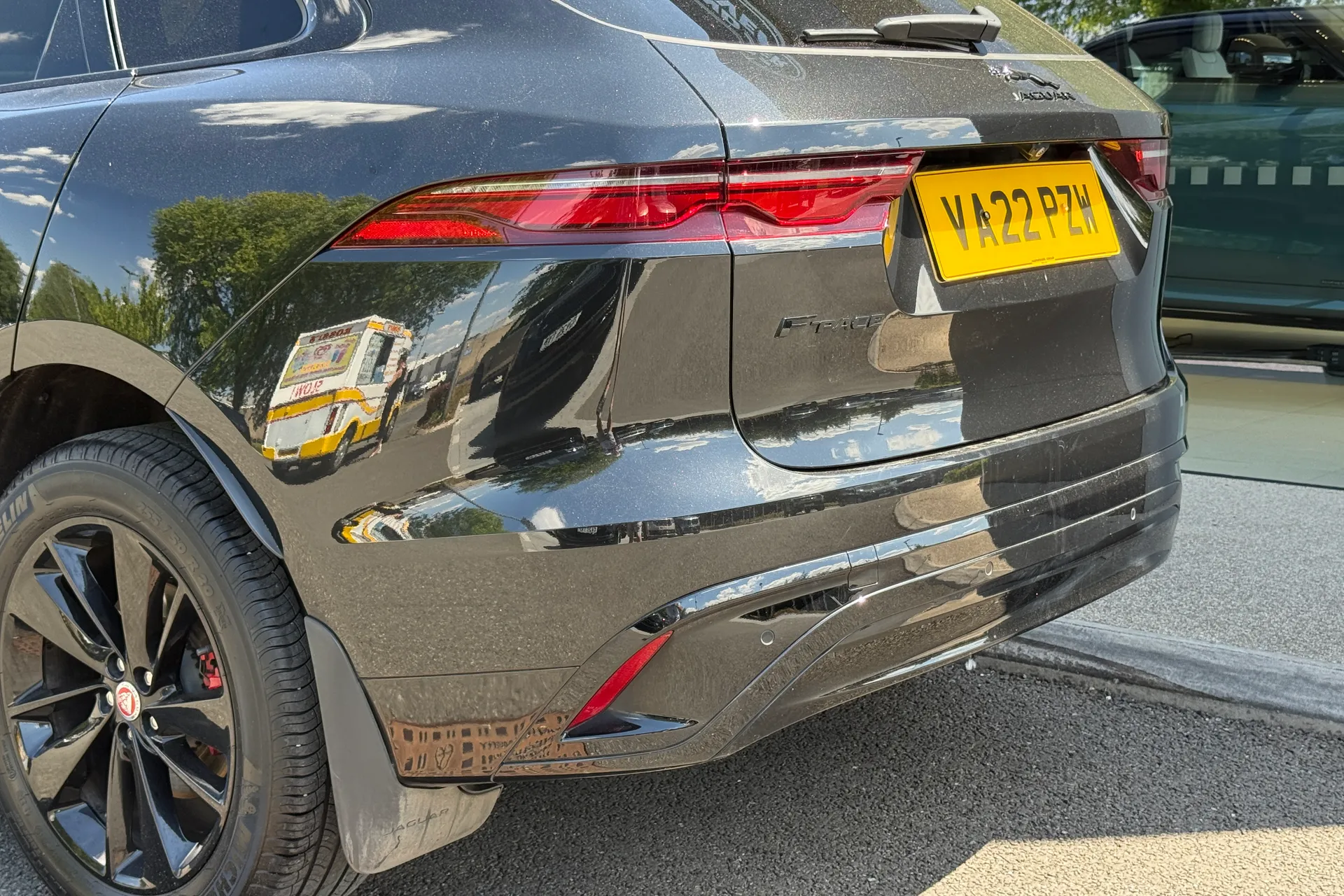 Jaguar F-PACE thumbnail image number 20
