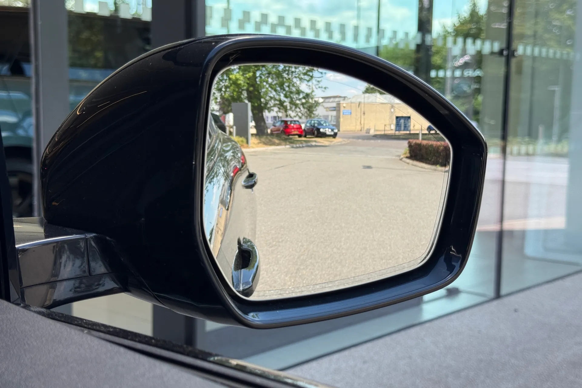 Jaguar F-PACE thumbnail image number 48