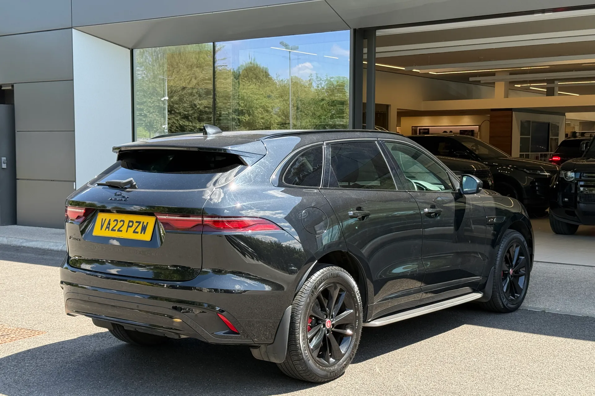 Jaguar F-PACE thumbnail image number 17