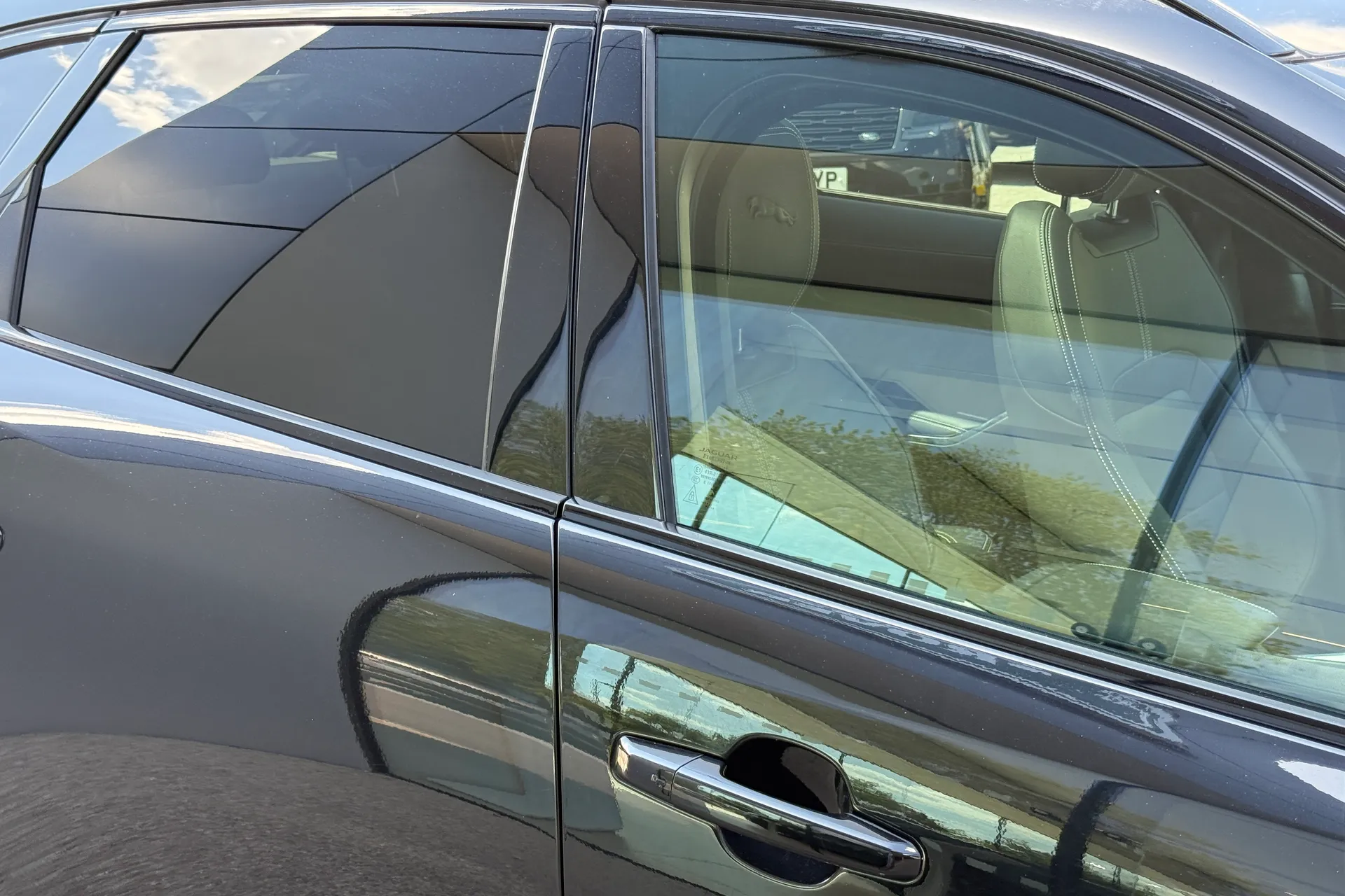 Jaguar F-PACE thumbnail image number 15