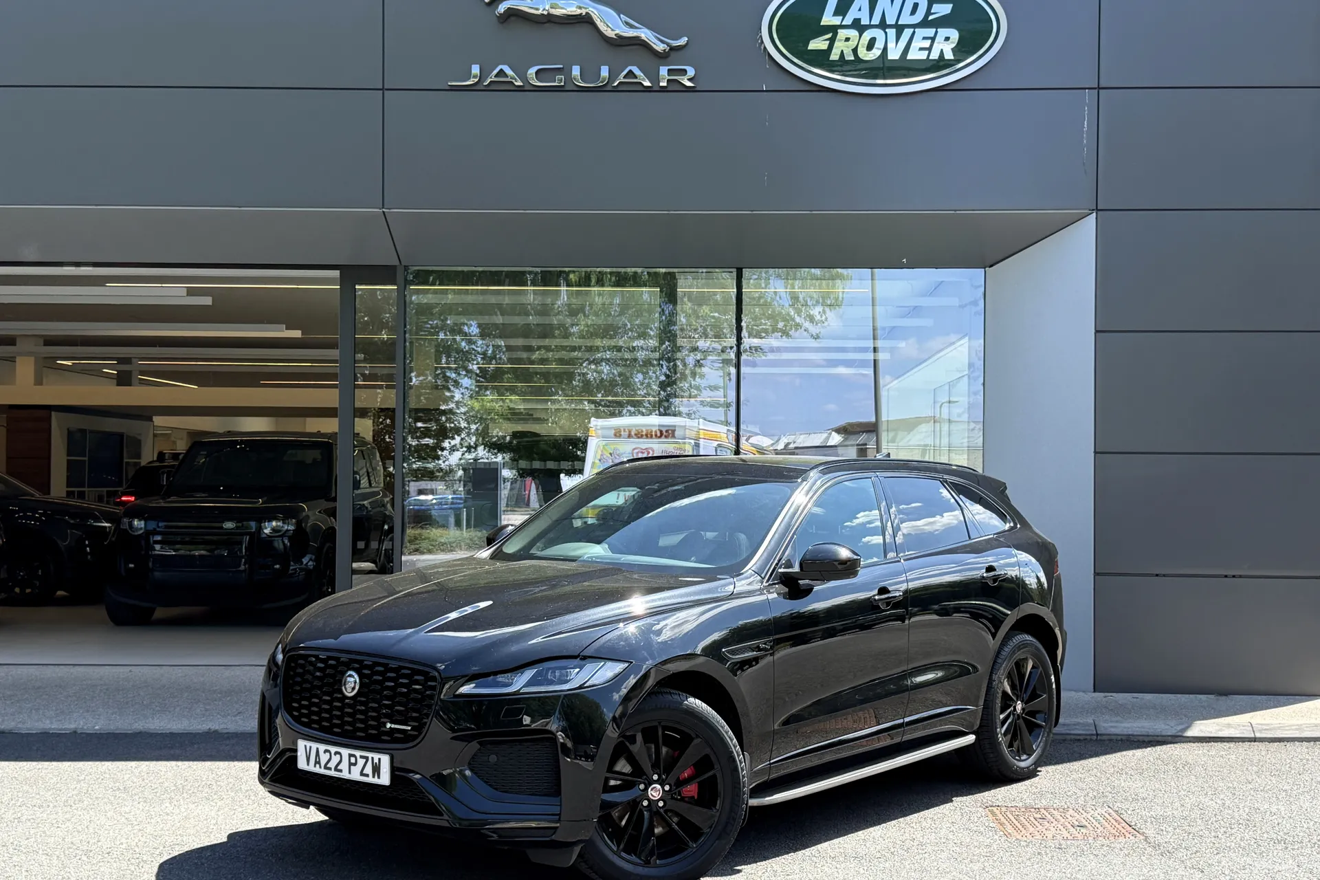 Jaguar F-PACE thumbnail image number 7