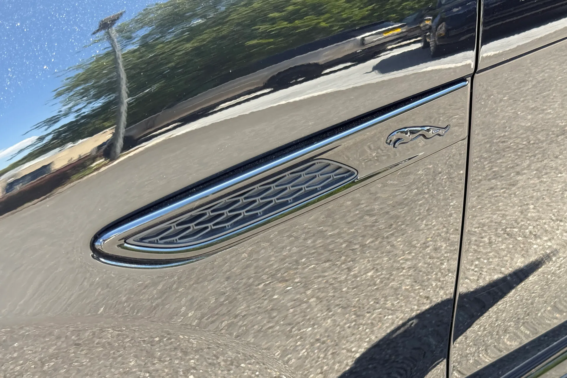 Jaguar F-PACE thumbnail image number 10