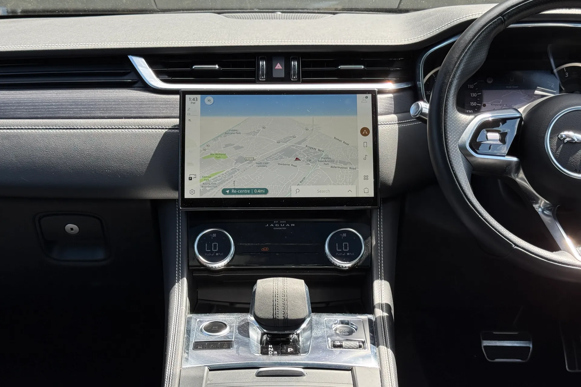Jaguar F-PACE thumbnail image number 35