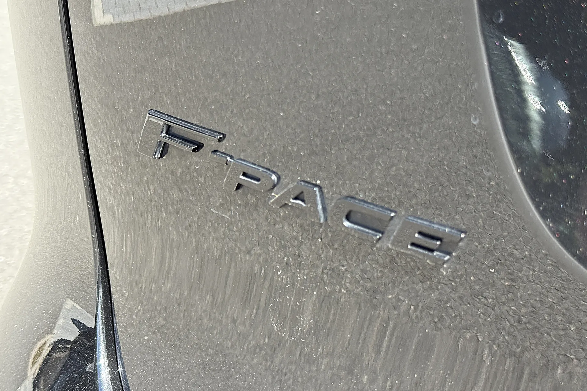 Jaguar F-PACE thumbnail image number 12