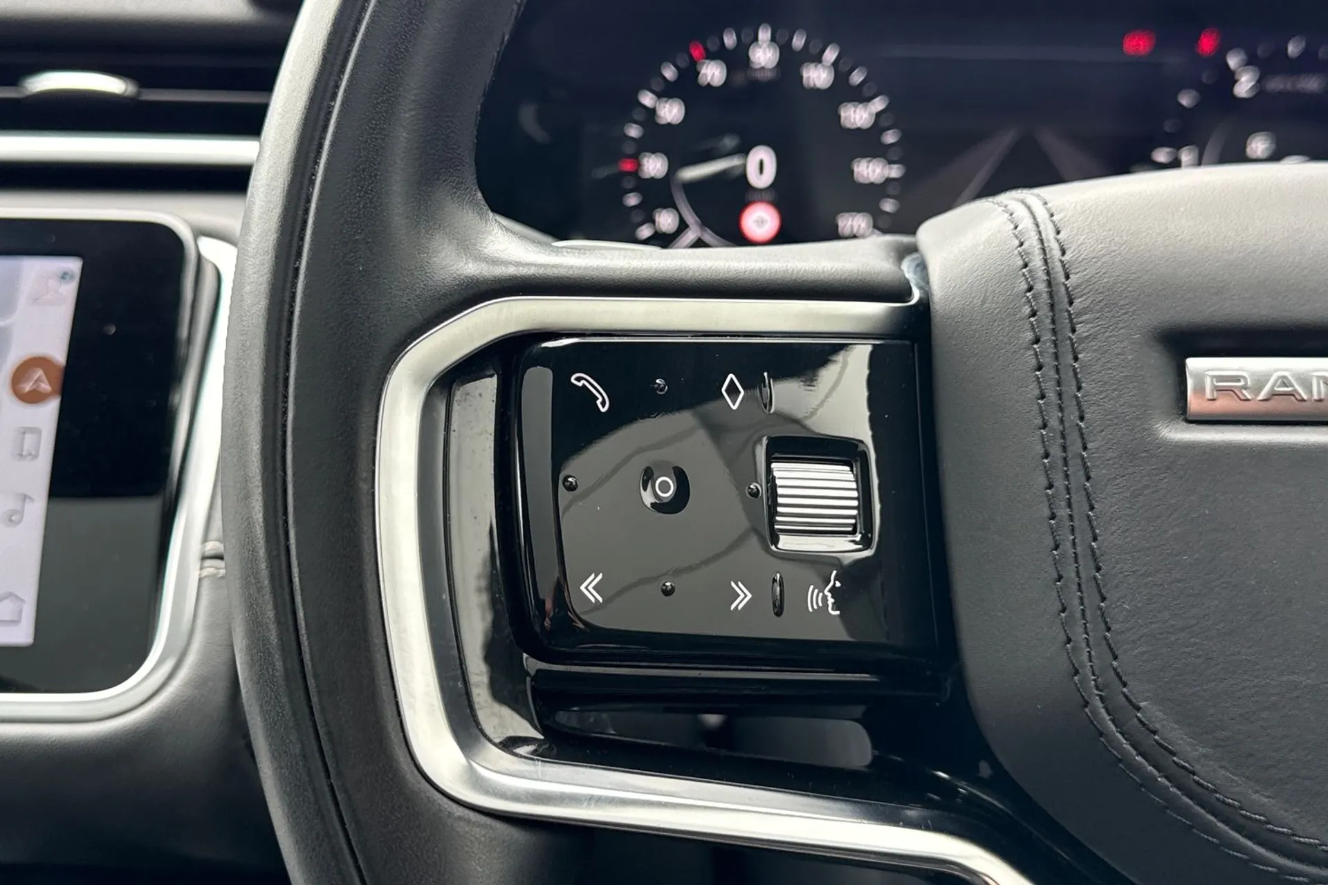 LAND ROVER RANGE ROVER VELAR thumbnail image number 58