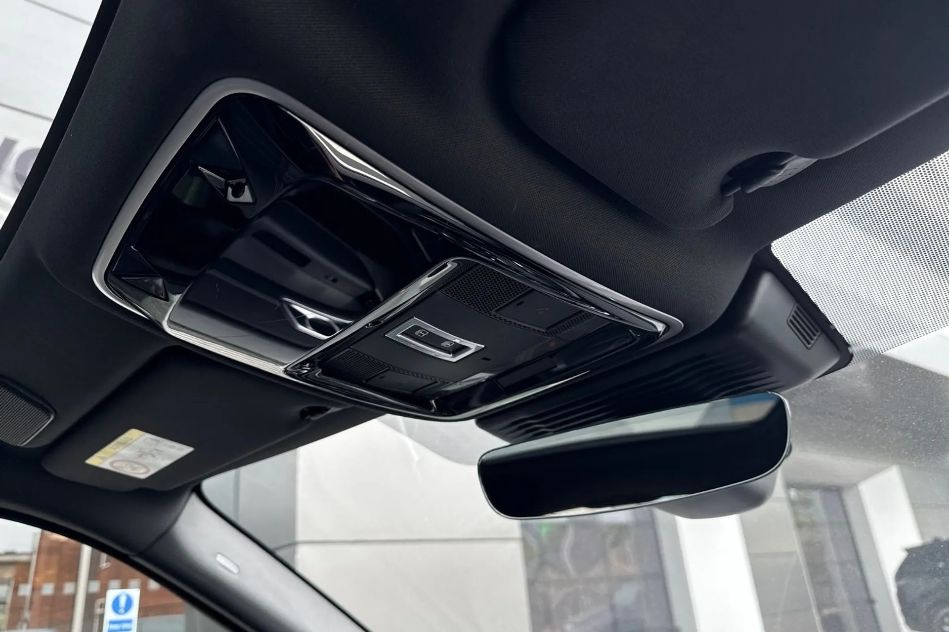 LAND ROVER RANGE ROVER VELAR thumbnail image number 63