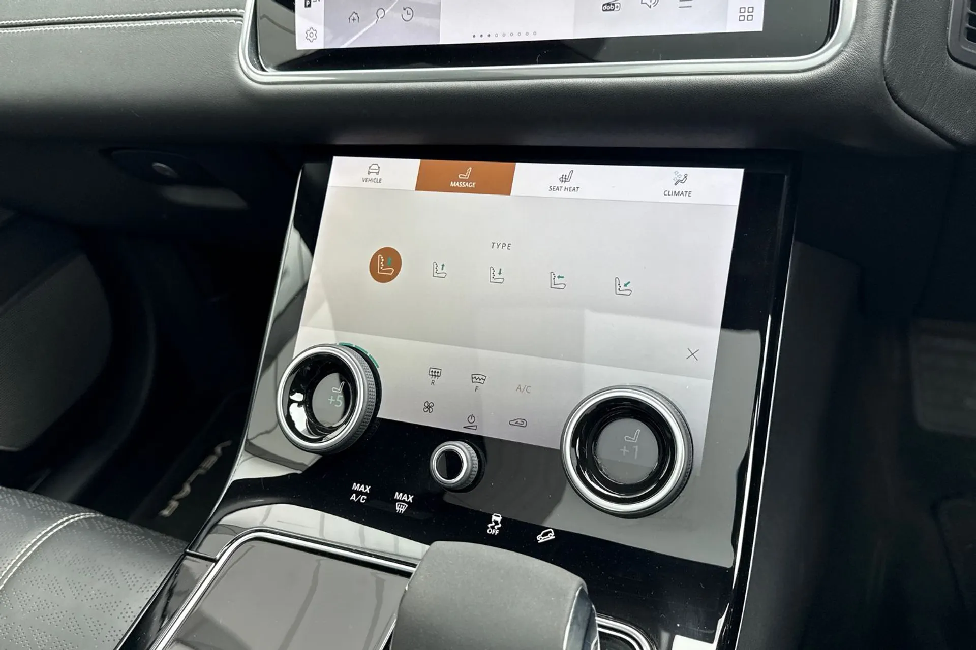 LAND ROVER RANGE ROVER VELAR thumbnail image number 21