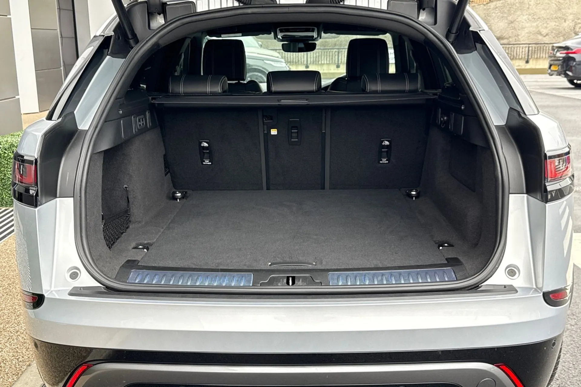LAND ROVER RANGE ROVER VELAR thumbnail image number 36