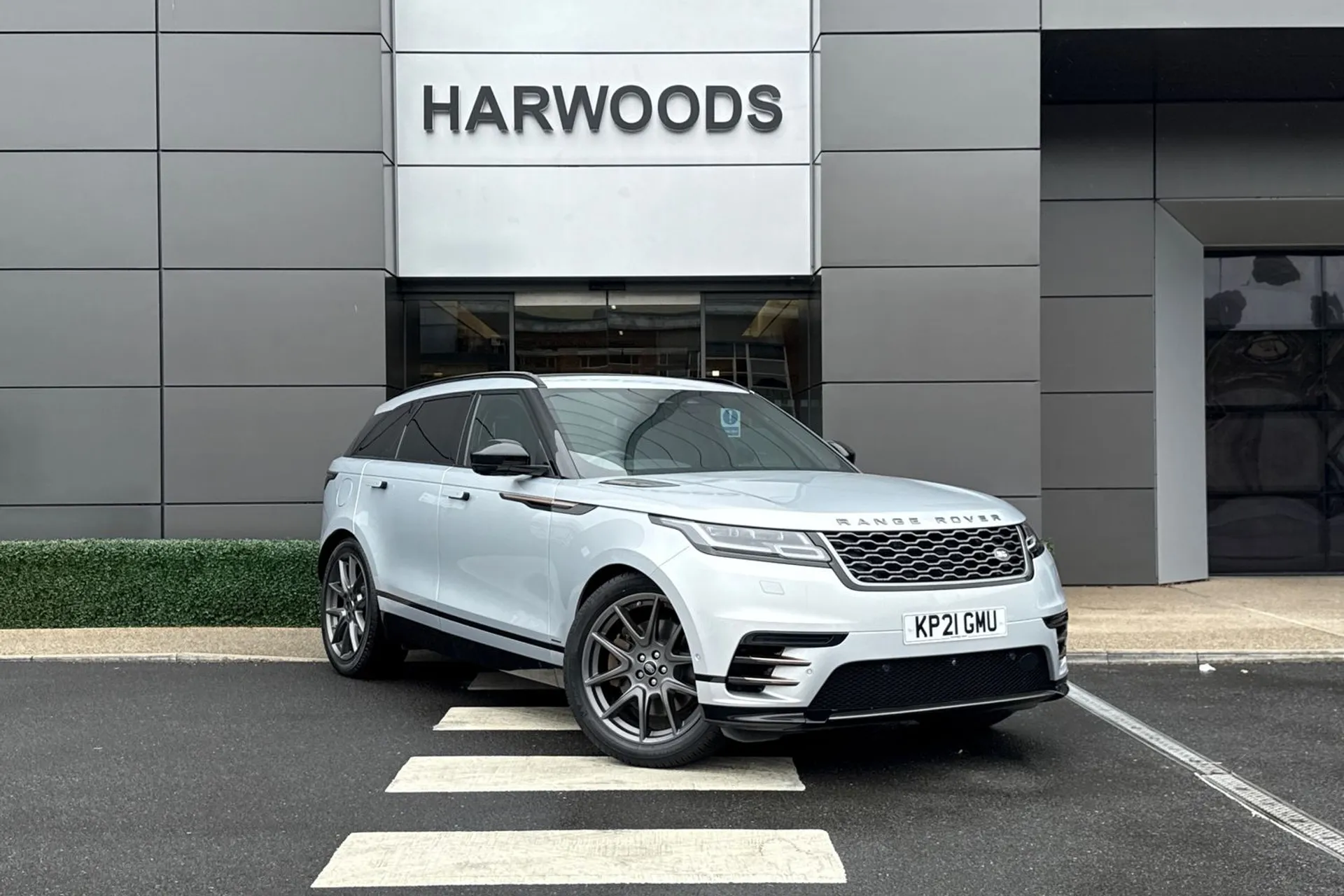 LAND ROVER RANGE ROVER VELAR focused image