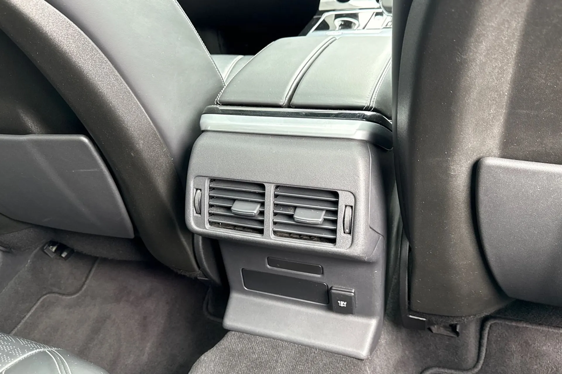LAND ROVER RANGE ROVER VELAR thumbnail image number 43