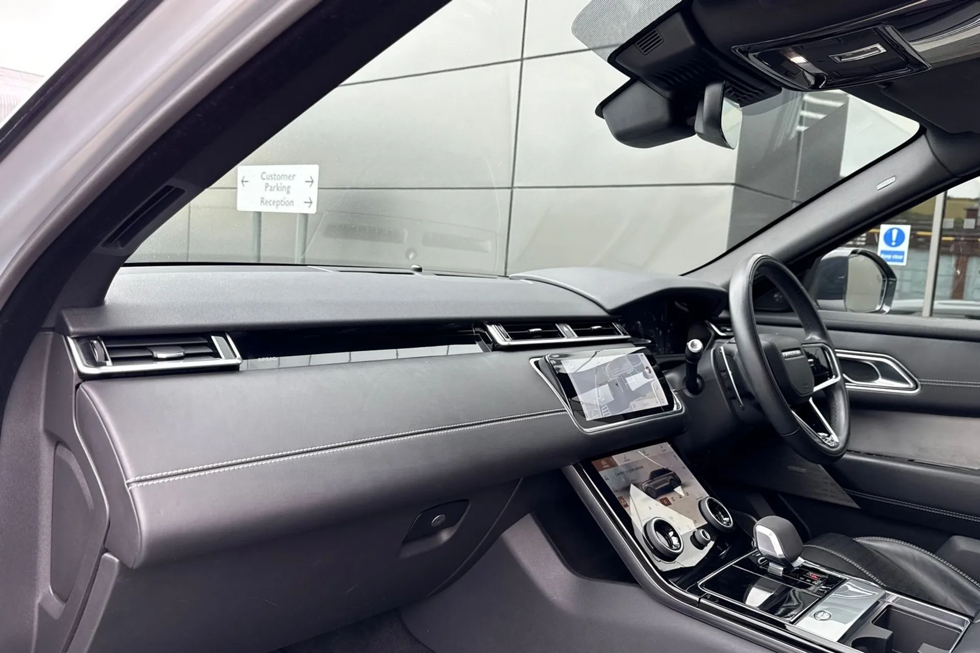 LAND ROVER RANGE ROVER VELAR thumbnail image number 45