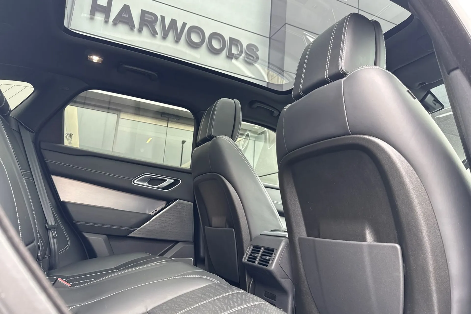 LAND ROVER RANGE ROVER VELAR thumbnail image number 41