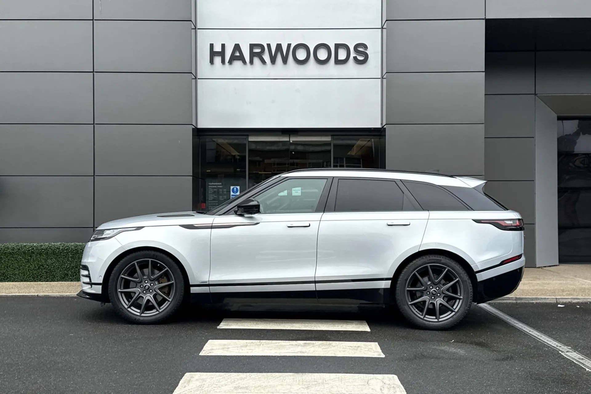 LAND ROVER RANGE ROVER VELAR thumbnail image number 12