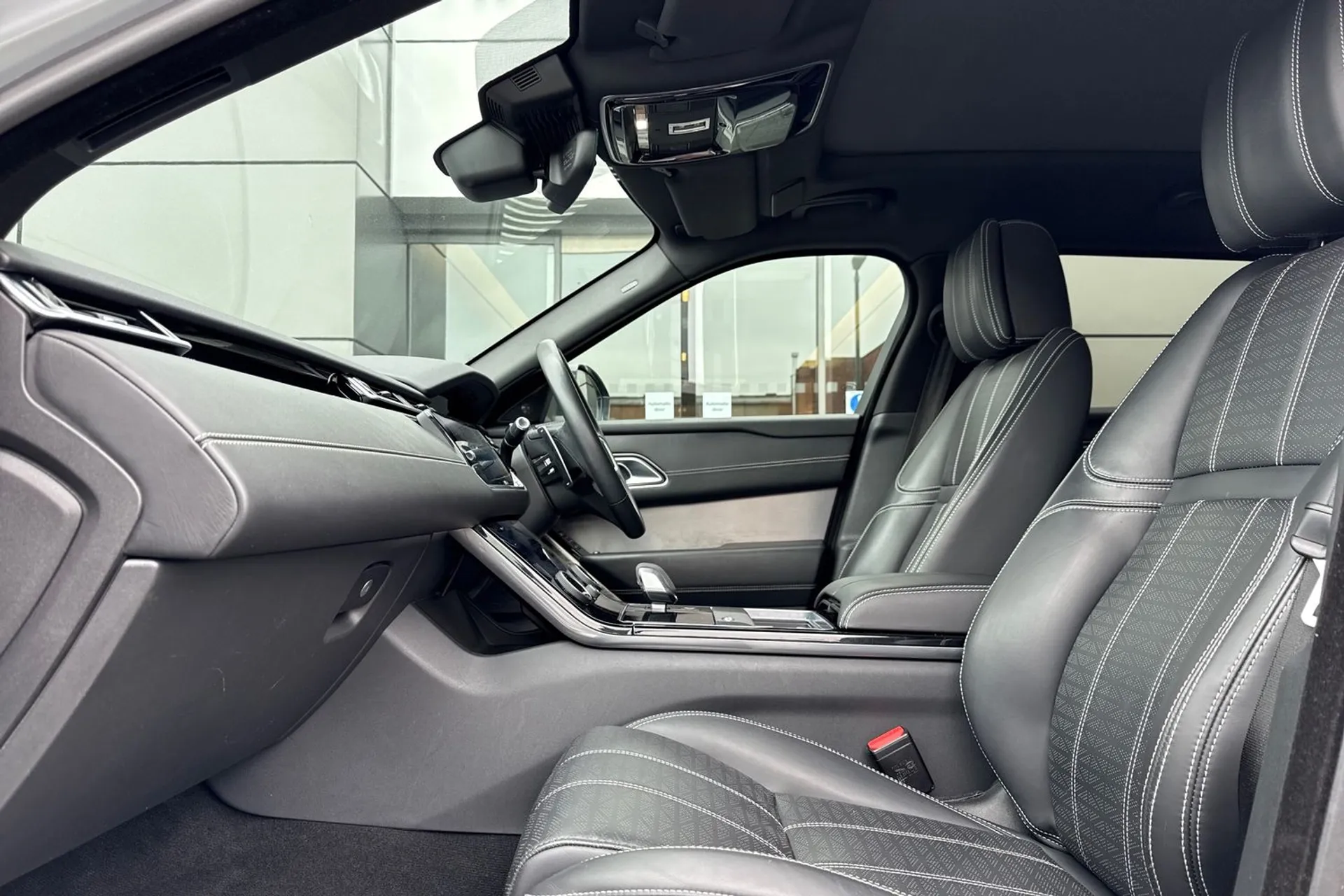 LAND ROVER RANGE ROVER VELAR thumbnail image number 46