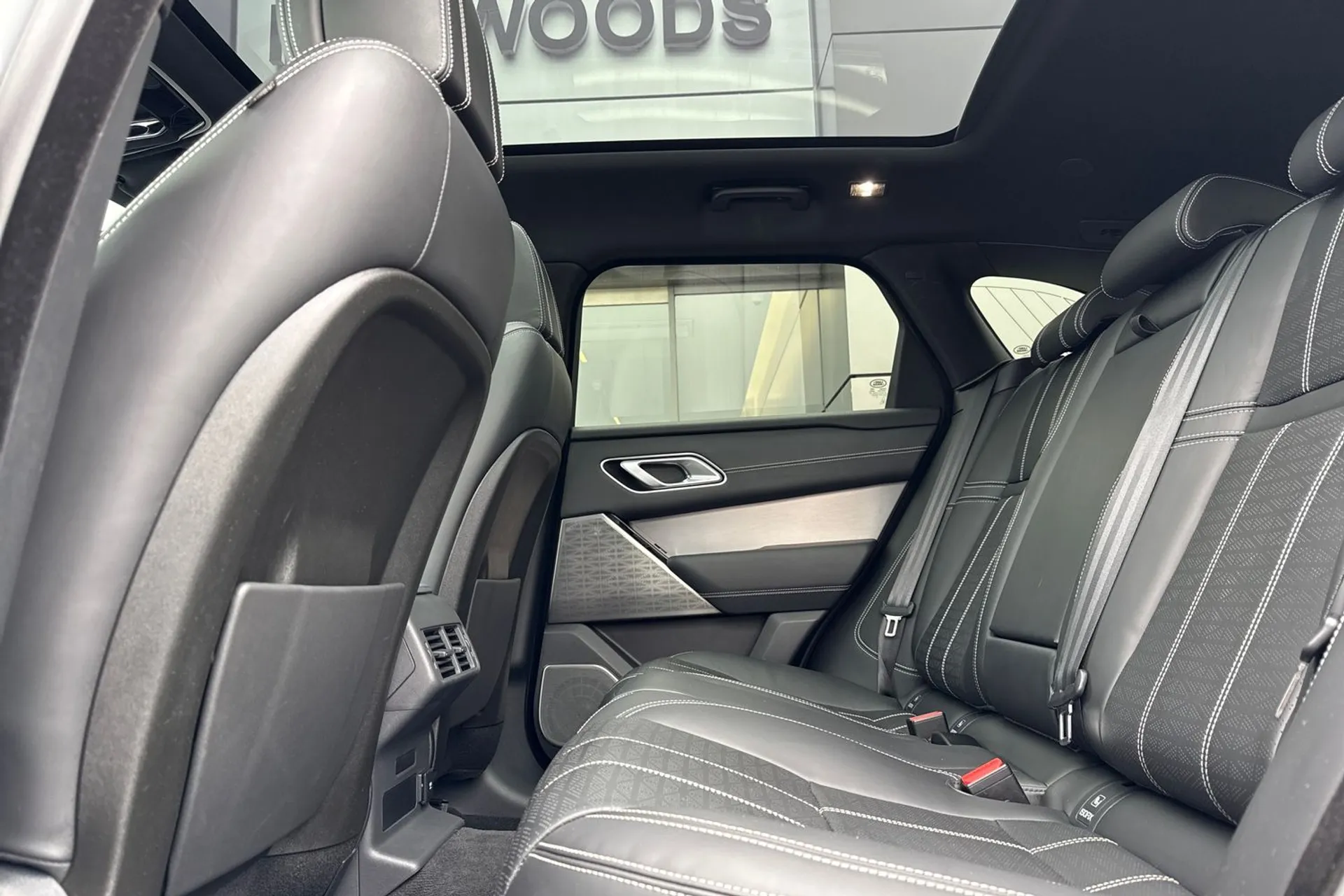 LAND ROVER RANGE ROVER VELAR thumbnail image number 48