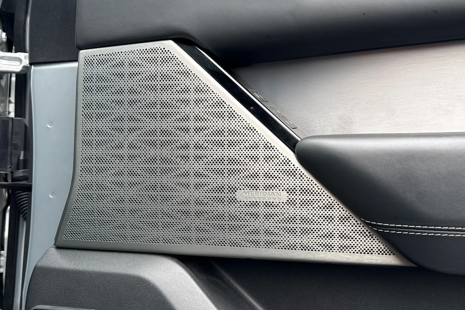 LAND ROVER RANGE ROVER VELAR thumbnail image number 23