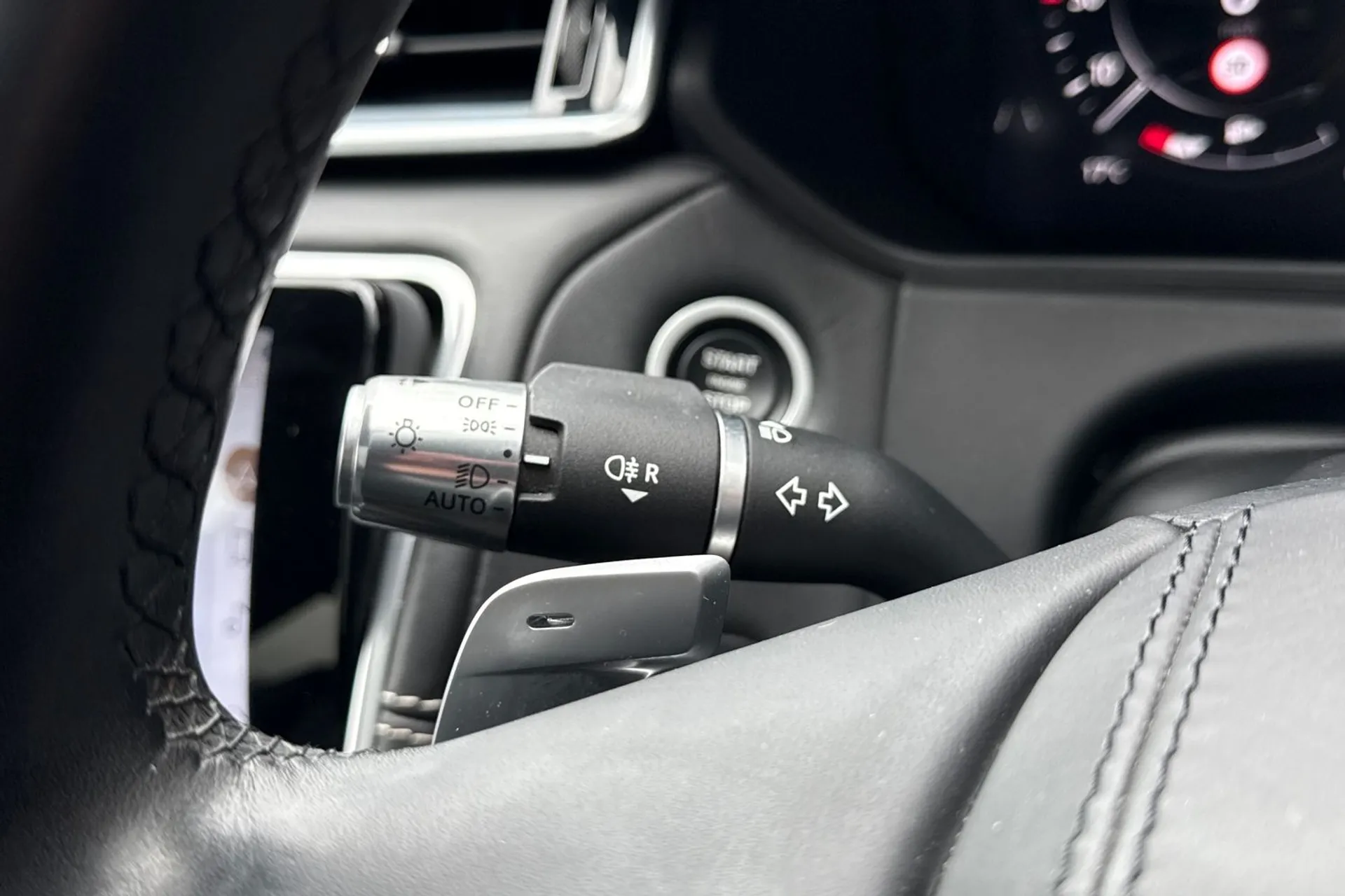 LAND ROVER RANGE ROVER VELAR thumbnail image number 61