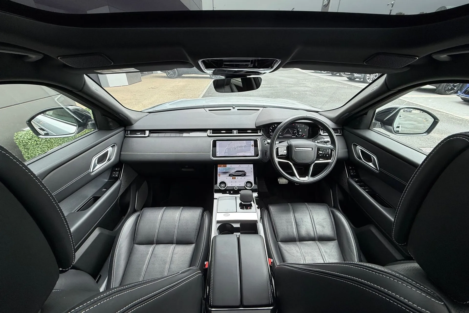 LAND ROVER RANGE ROVER VELAR thumbnail image number 3