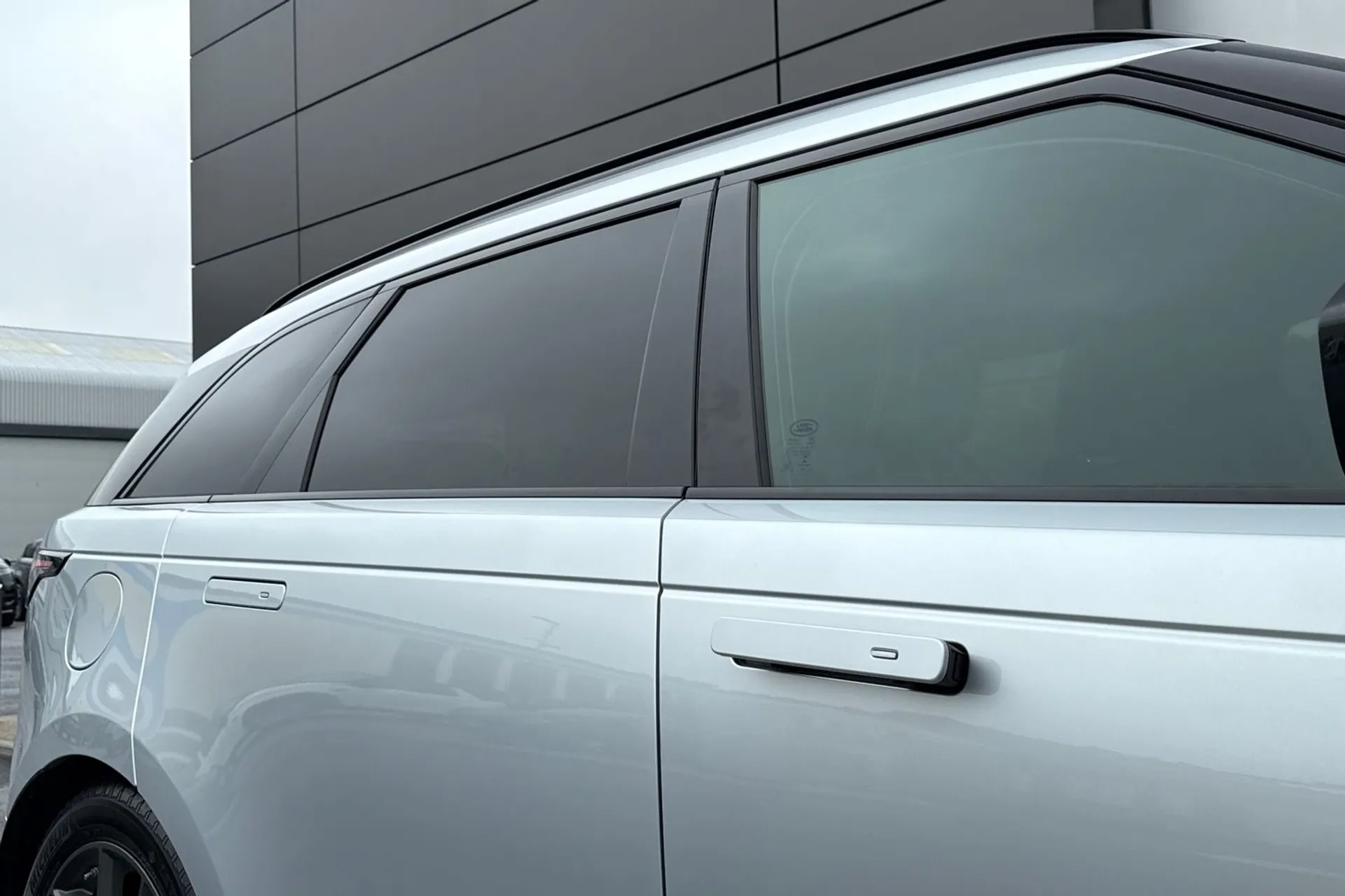 LAND ROVER RANGE ROVER VELAR thumbnail image number 29