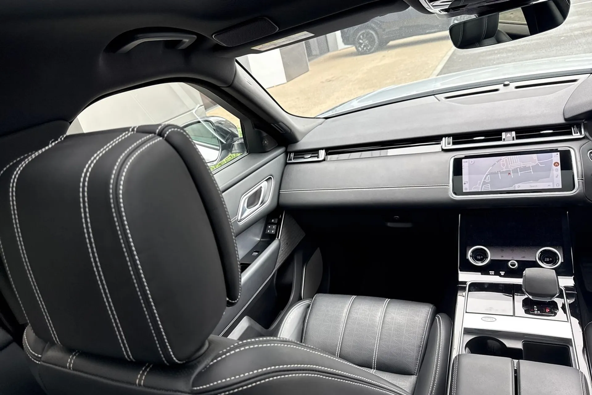 LAND ROVER RANGE ROVER VELAR thumbnail image number 49
