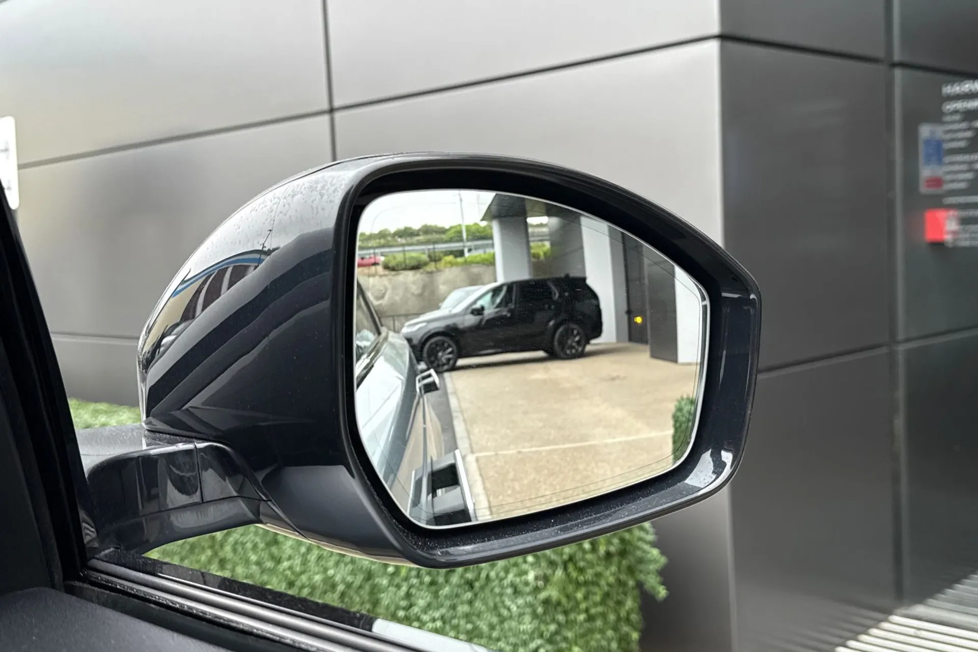 LAND ROVER RANGE ROVER VELAR thumbnail image number 9