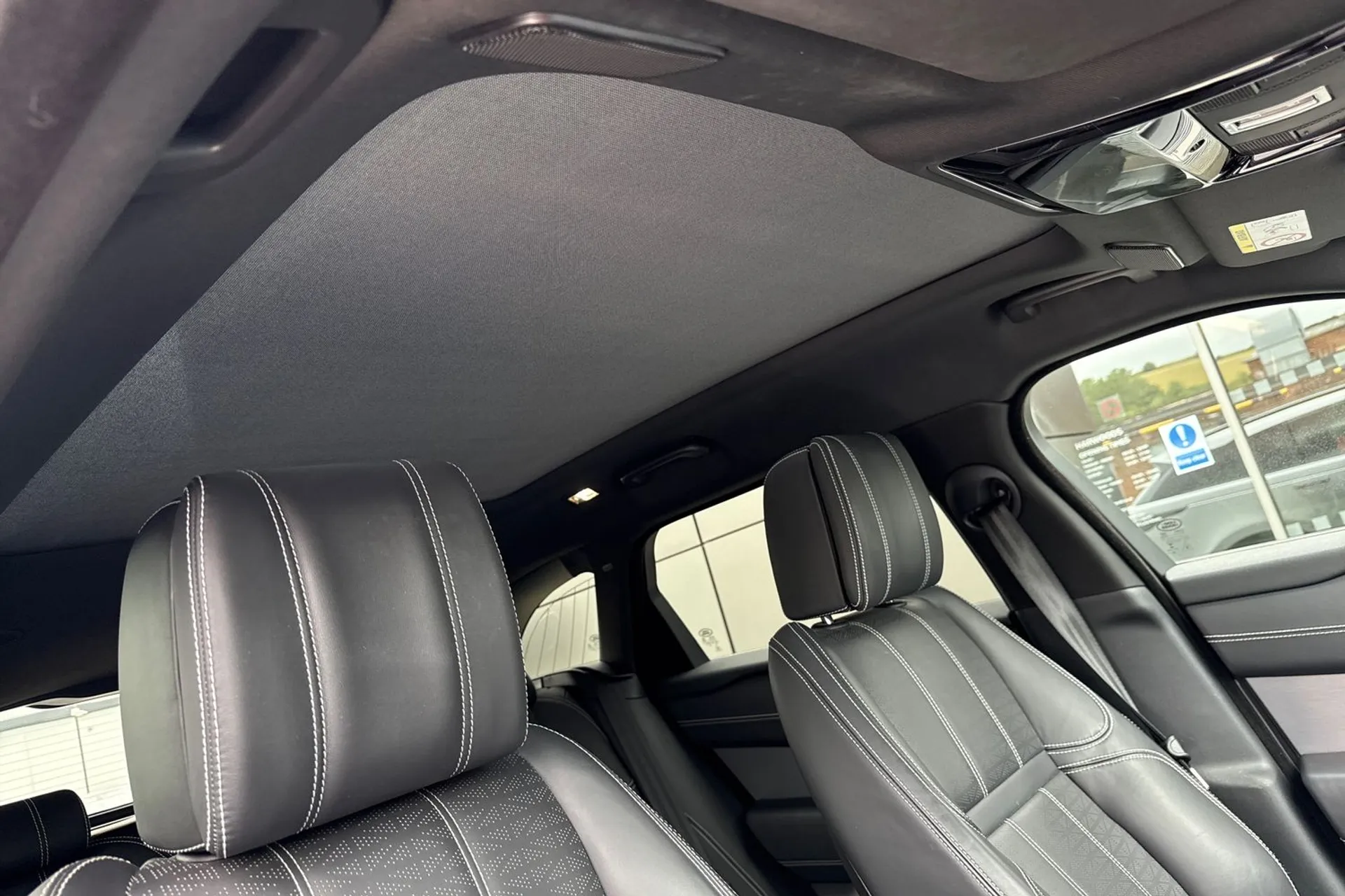 LAND ROVER RANGE ROVER VELAR thumbnail image number 14