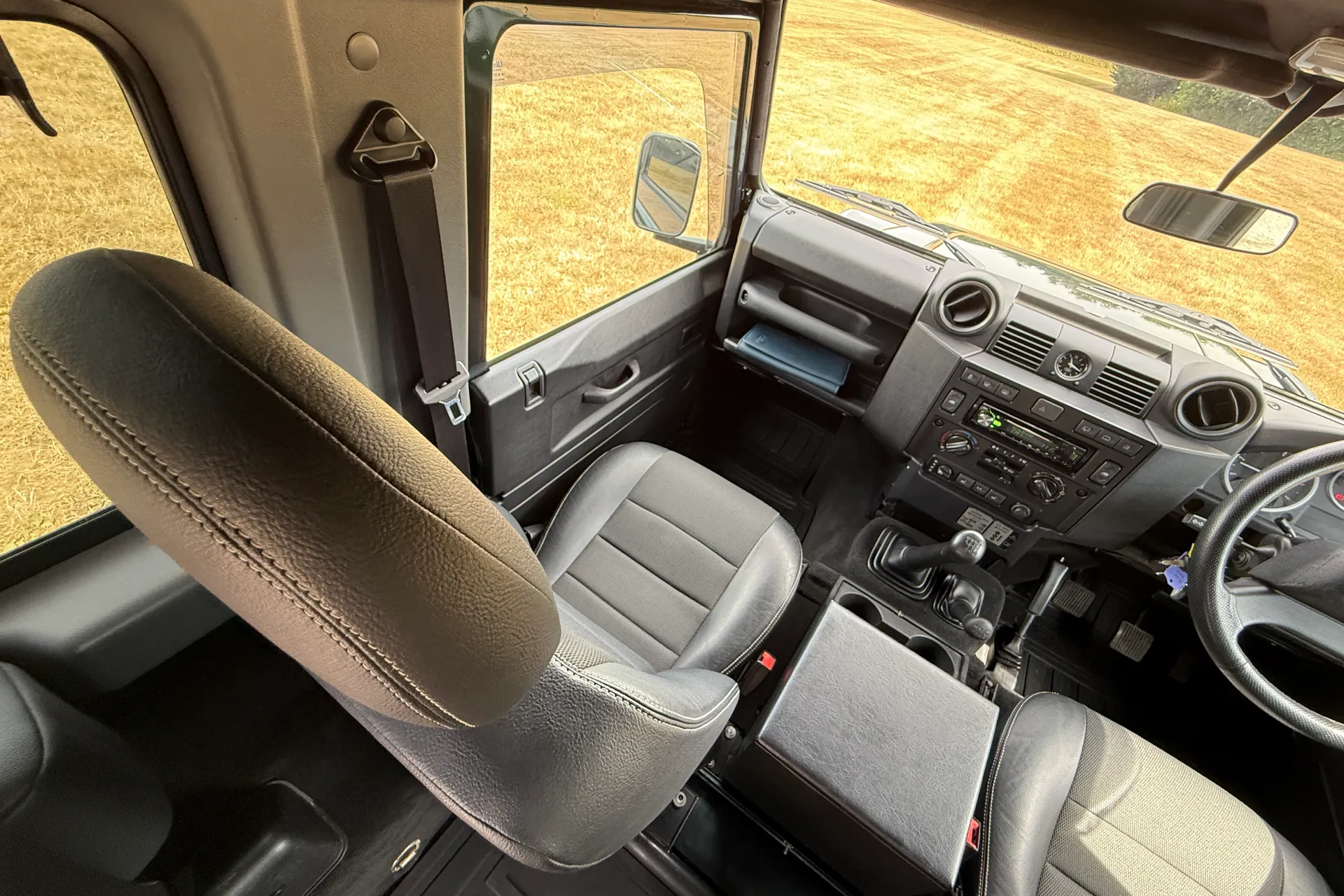 LAND ROVER DEFENDER thumbnail image number 23