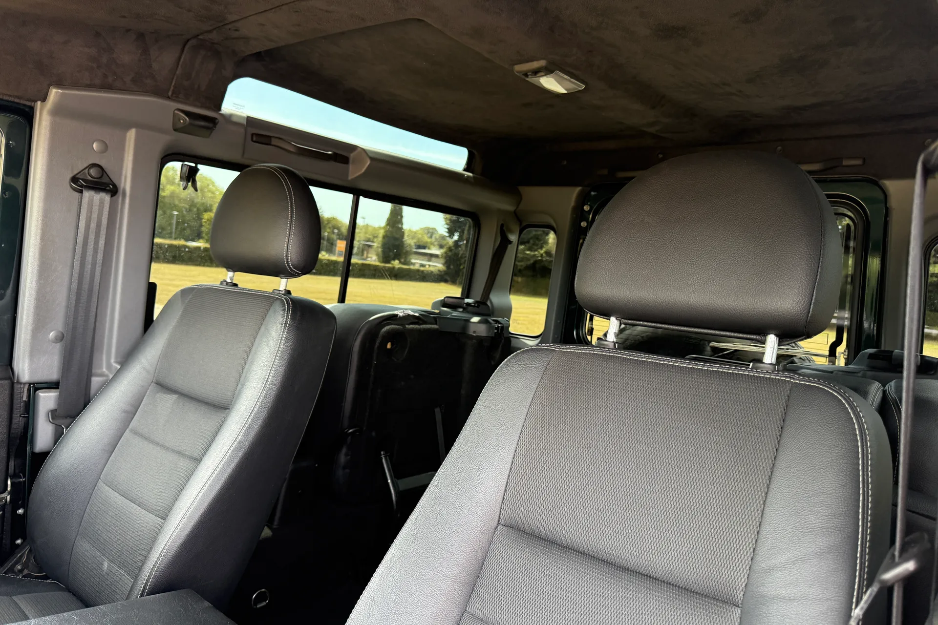 LAND ROVER DEFENDER thumbnail image number 32