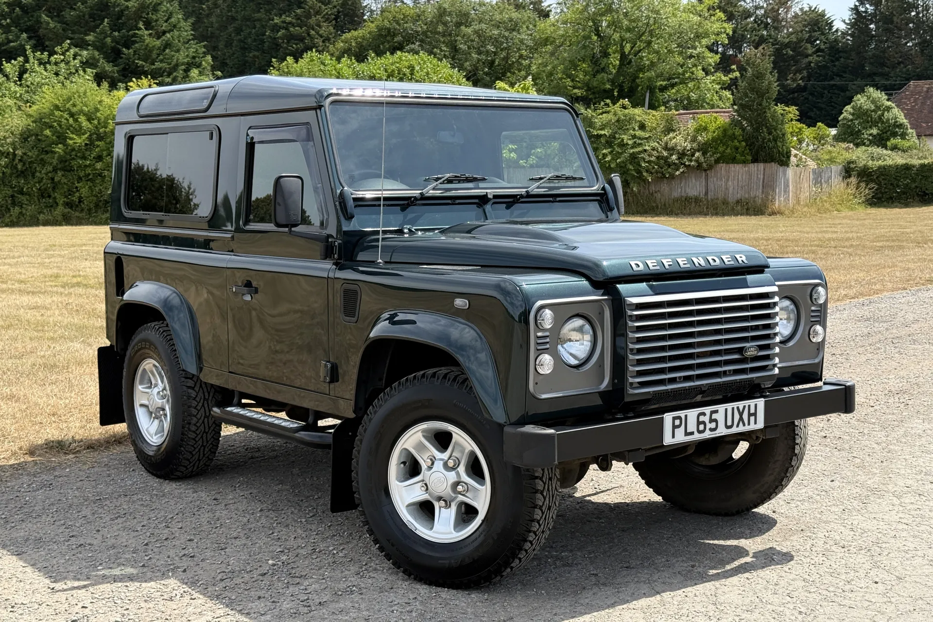 LAND ROVER DEFENDER focused image