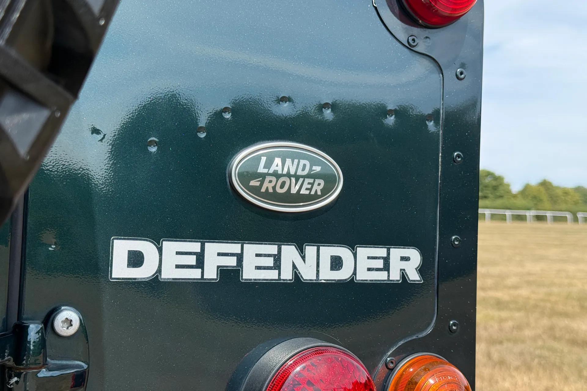 LAND ROVER DEFENDER thumbnail image number 13