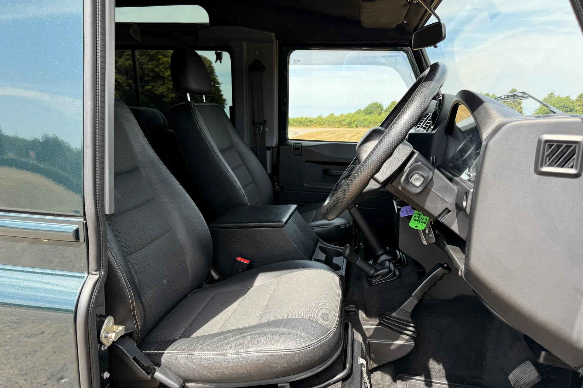 LAND ROVER DEFENDER thumbnail image number 28
