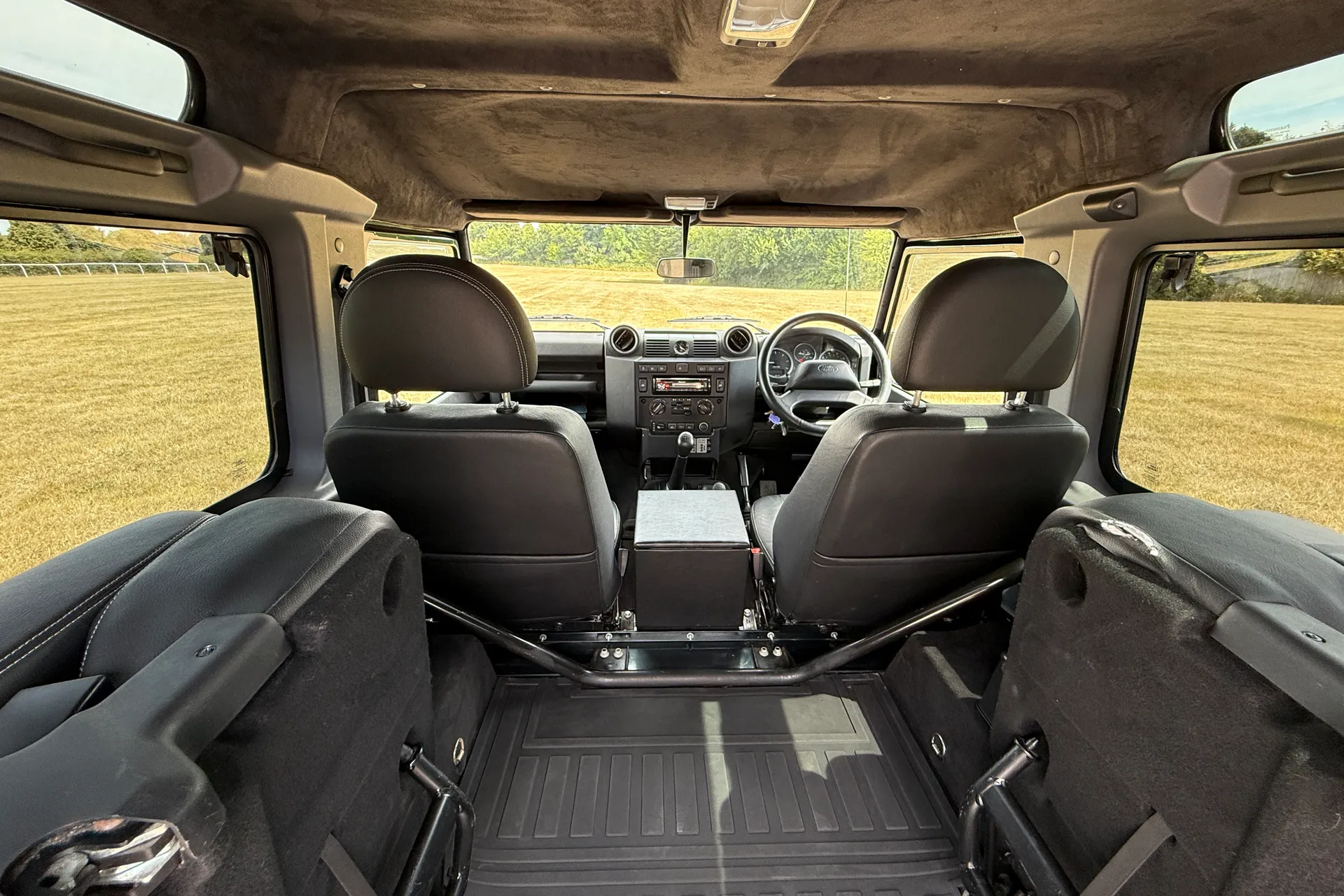 LAND ROVER DEFENDER thumbnail image number 4