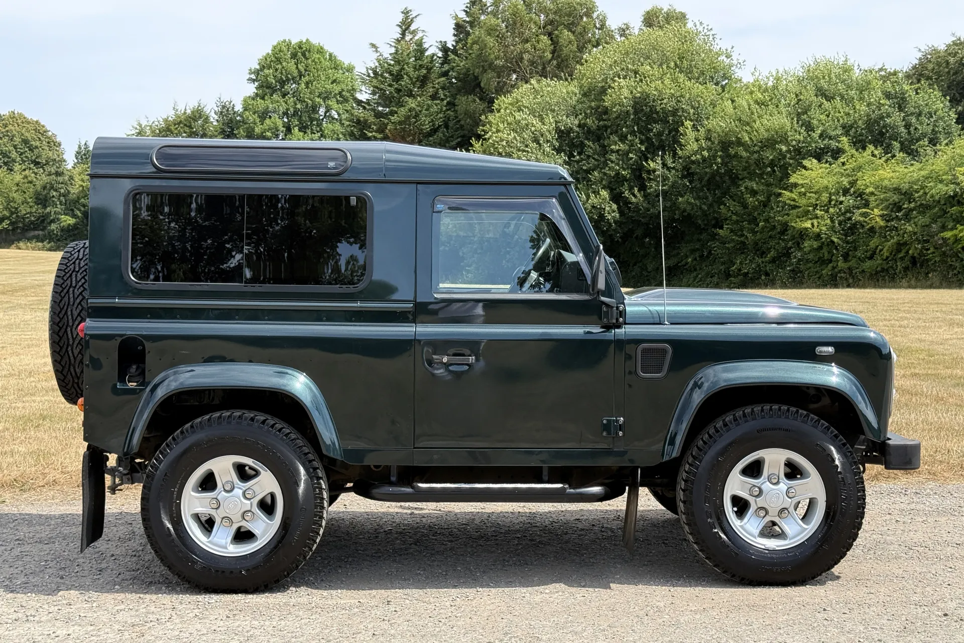 LAND ROVER DEFENDER thumbnail image number 2