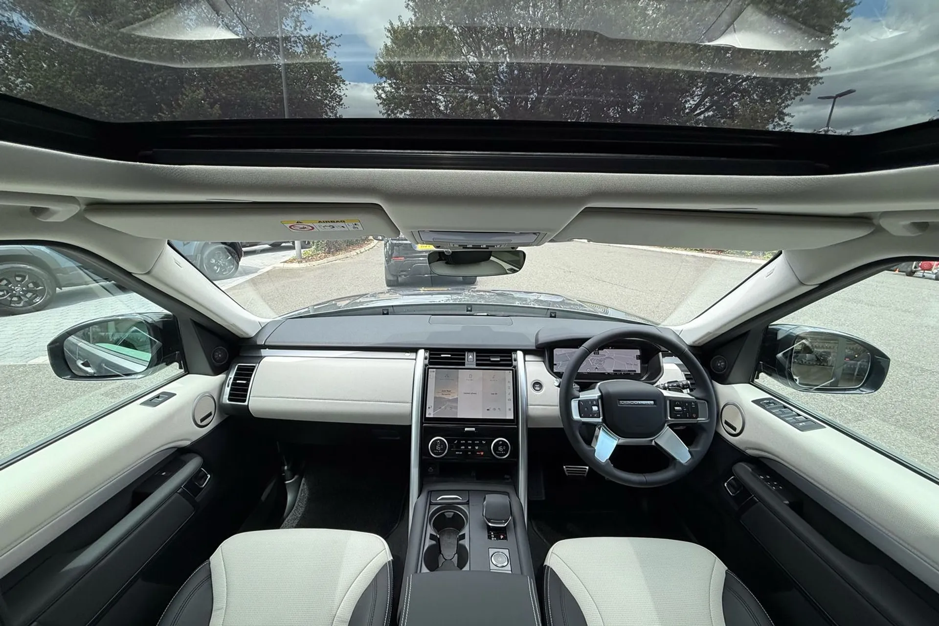 LAND ROVER DISCOVERY thumbnail image number 3