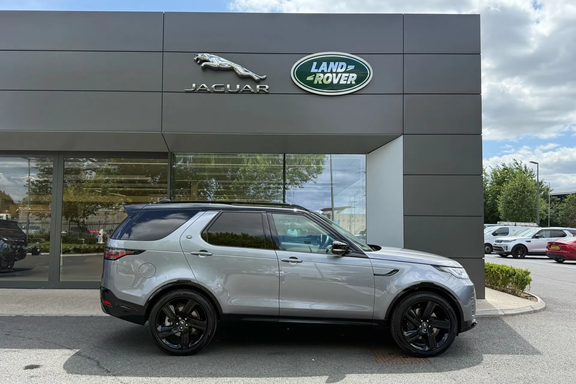 LAND ROVER DISCOVERY thumbnail image number 2
