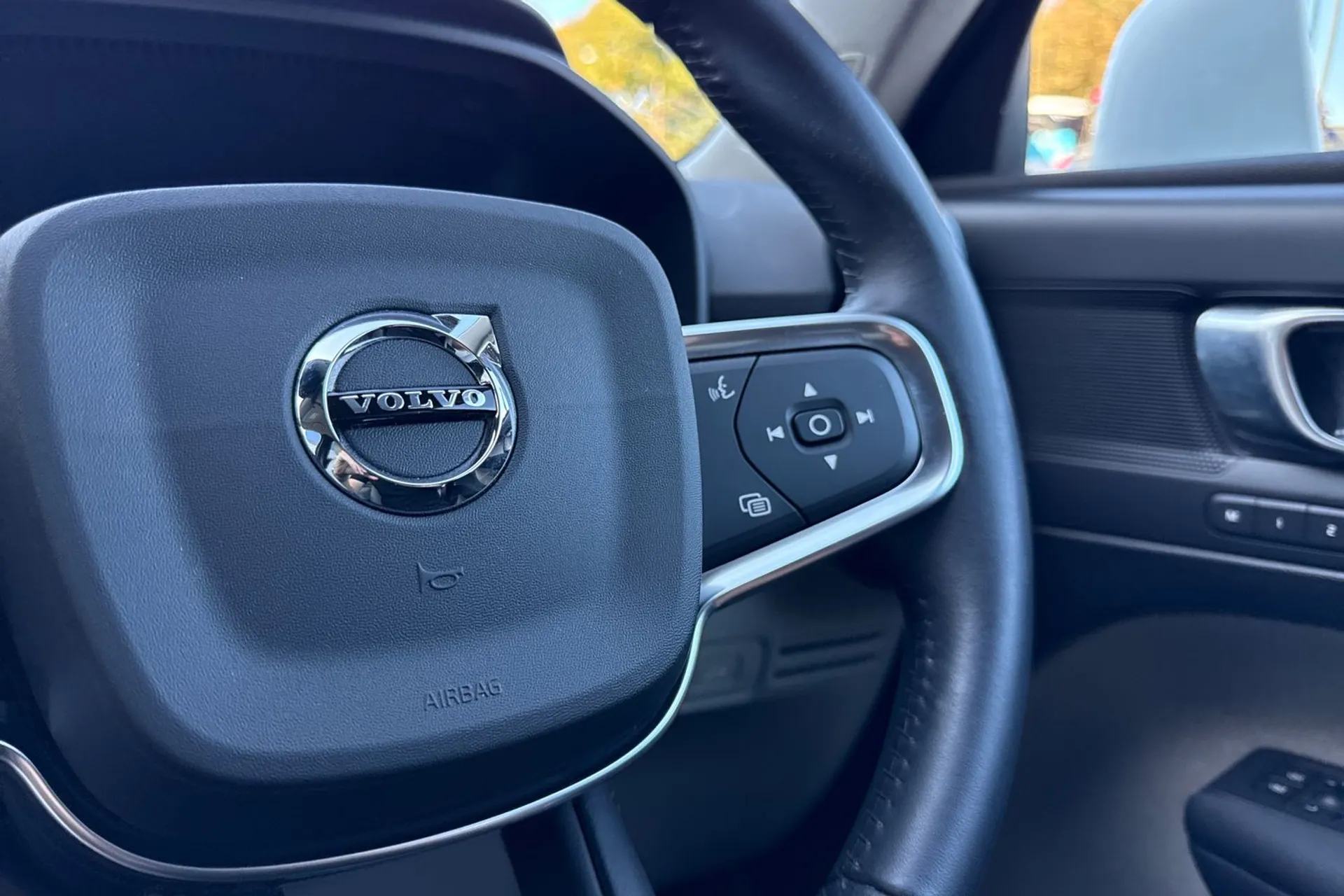 Volvo XC40 thumbnail image number 36