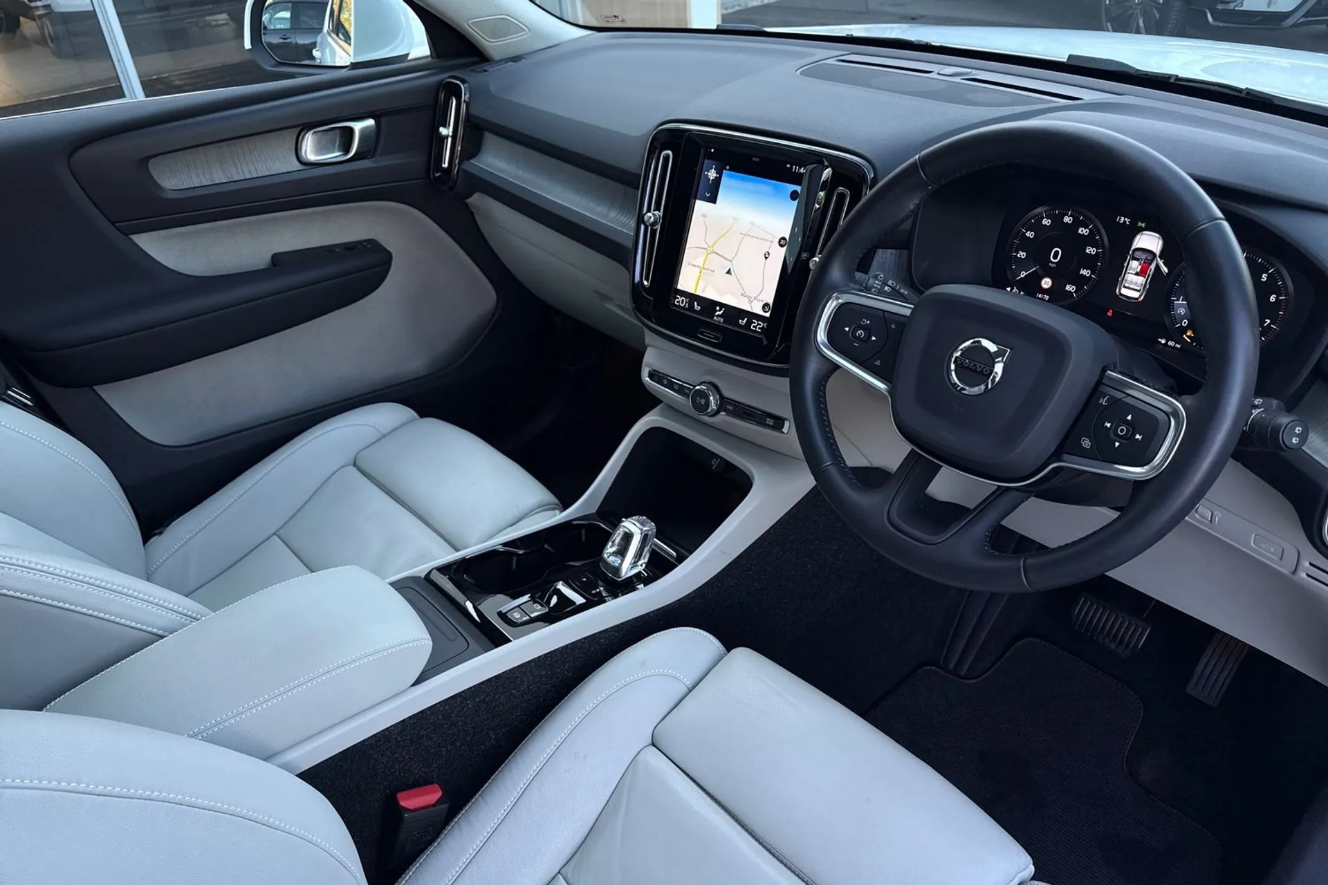 Volvo XC40 thumbnail image number 5