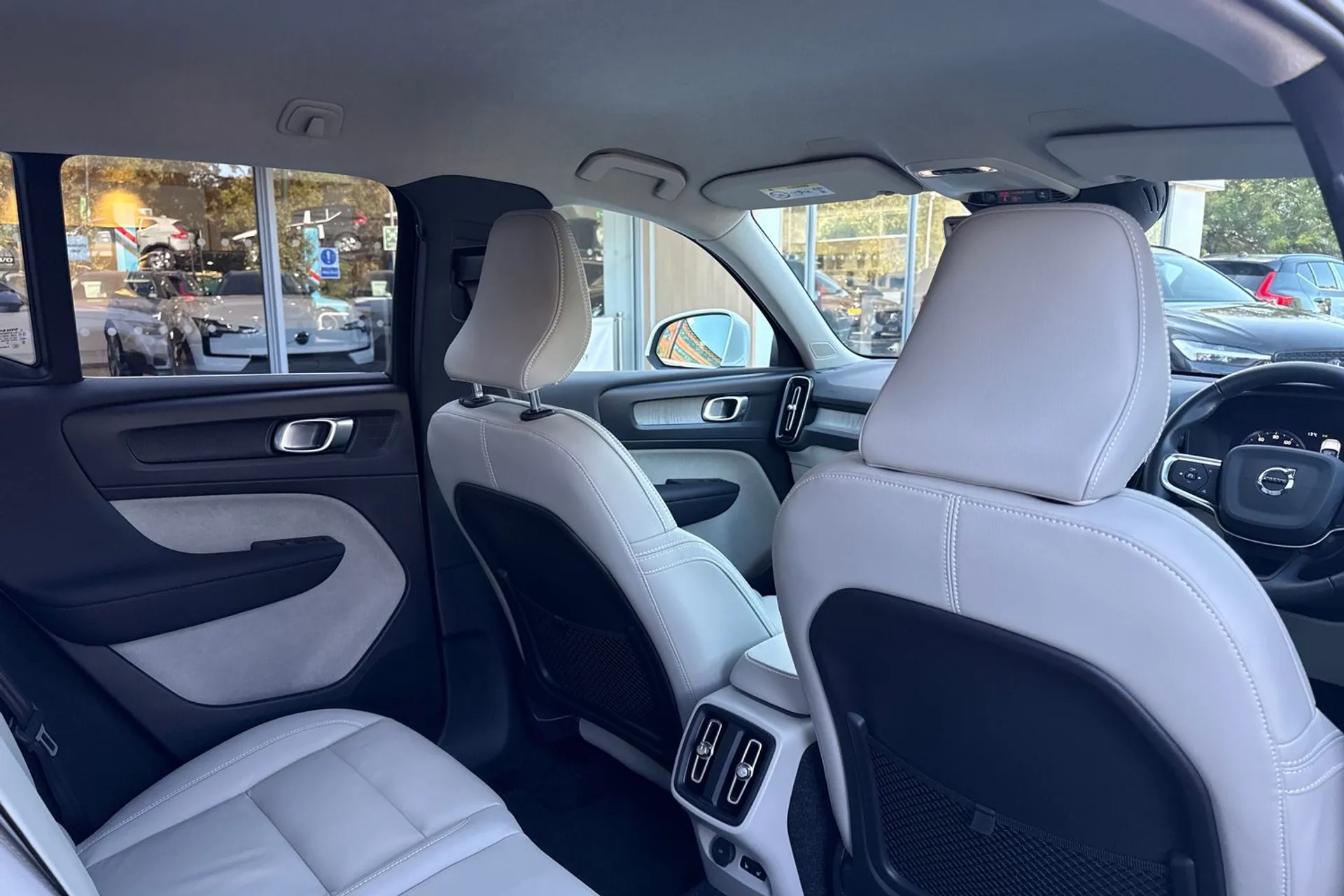 Volvo XC40 thumbnail image number 23