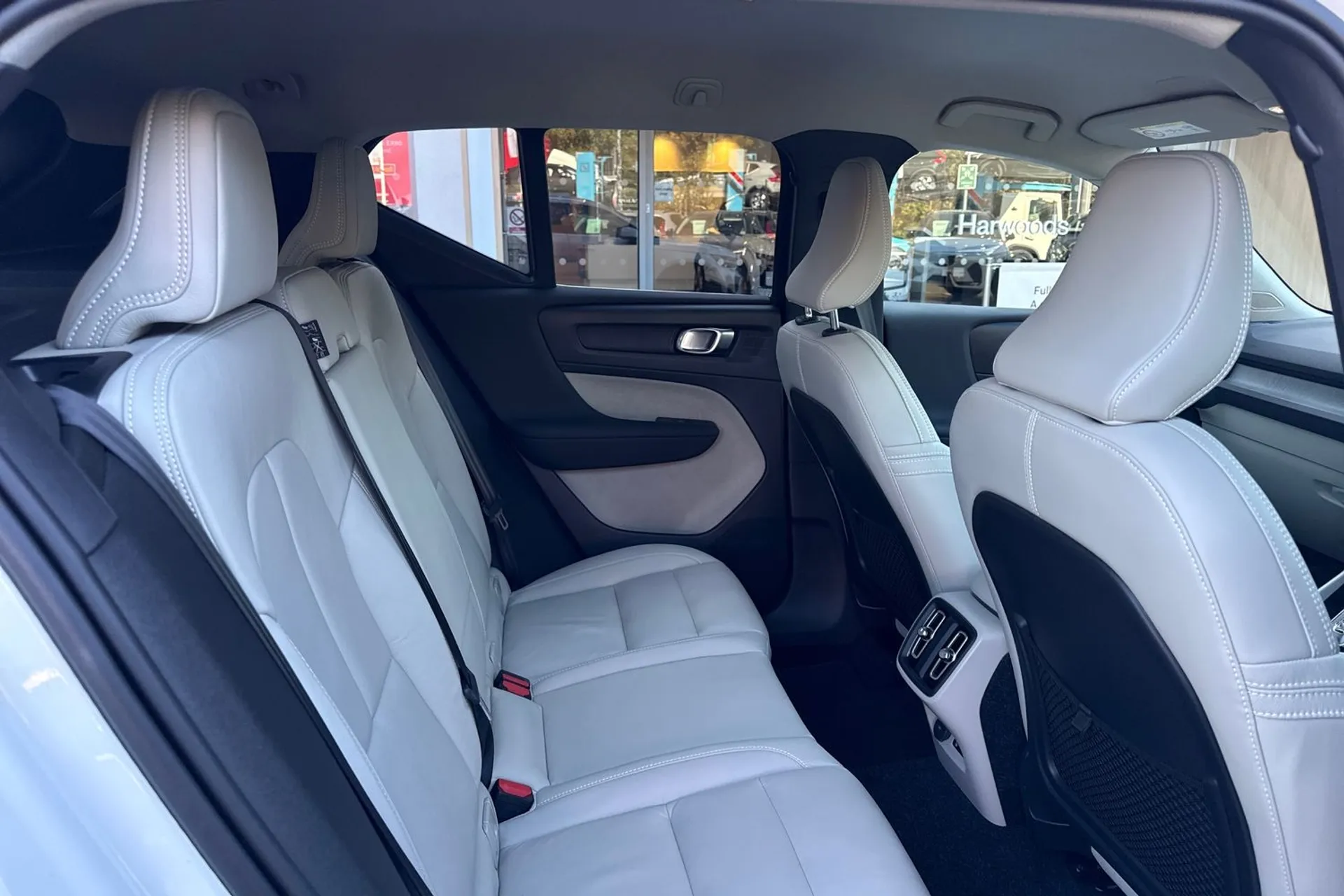 Volvo XC40 thumbnail image number 22